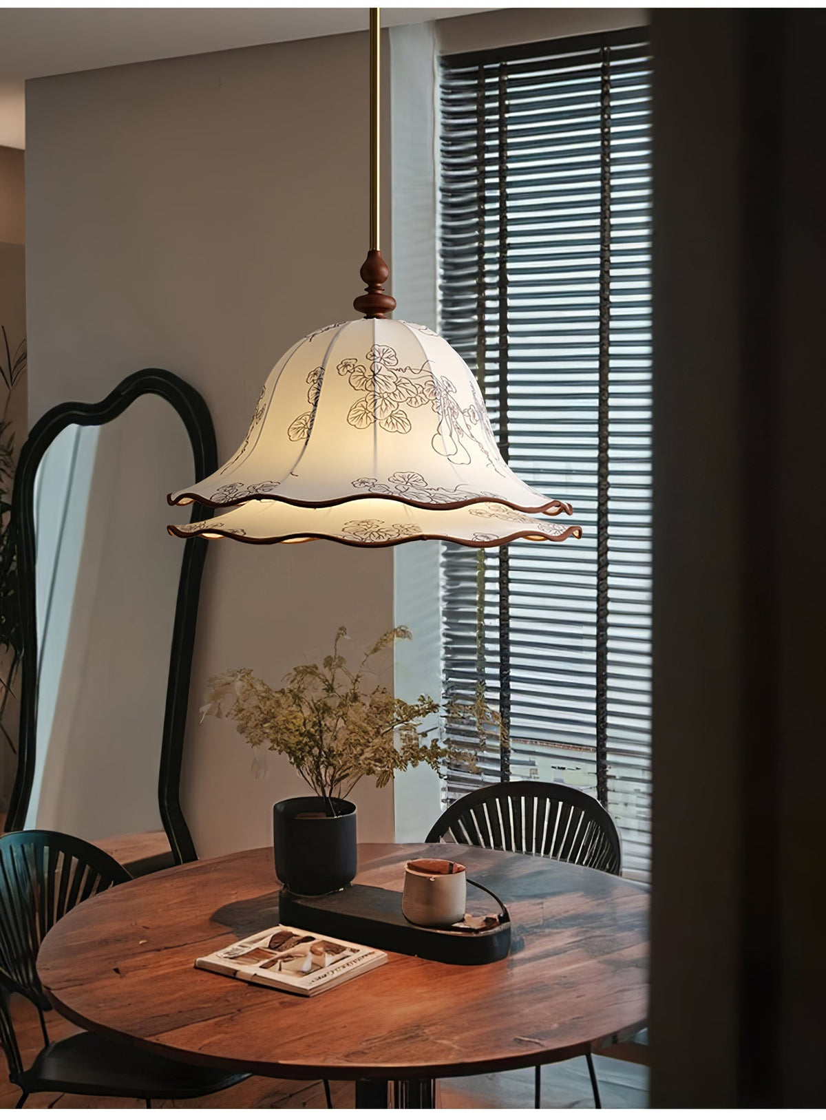 Ilsilis Suspension Élégante en Tissu Fleuri et Bois - Neutralighting