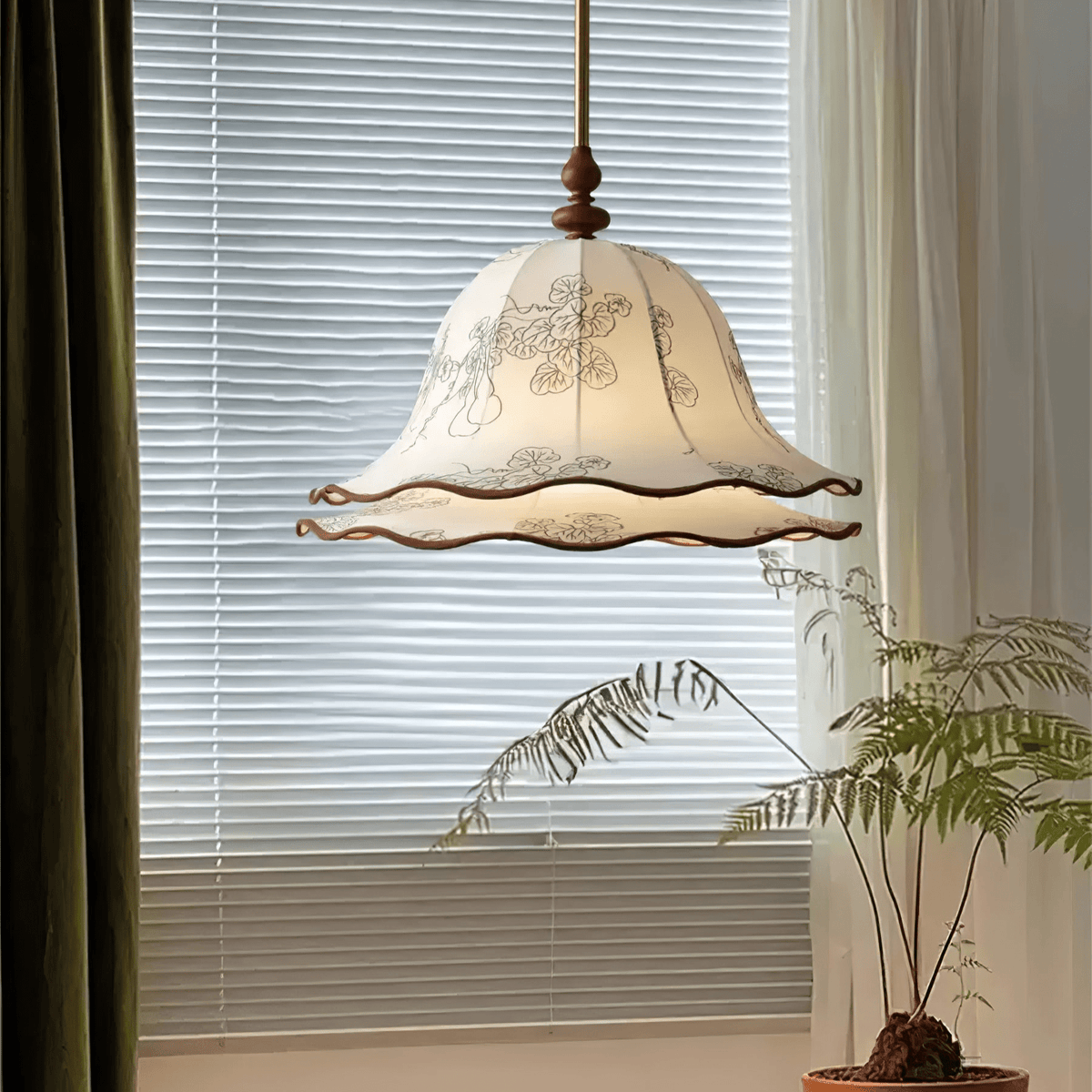 Ilsilis Suspension Élégante en Tissu Fleuri et Bois - Neutralighting