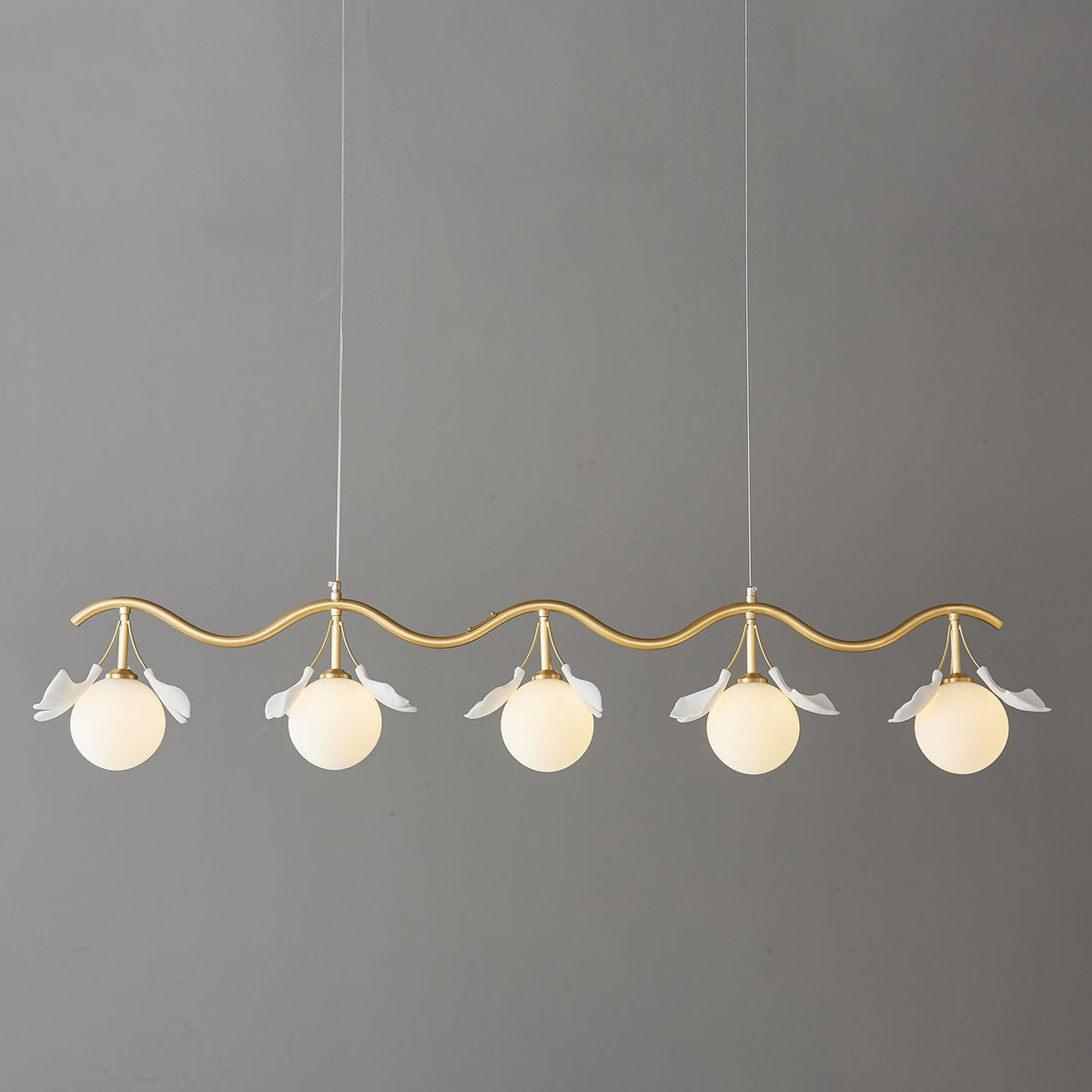 Olivia Chandelier en Céramique Florale et Laiton - Neutralighting