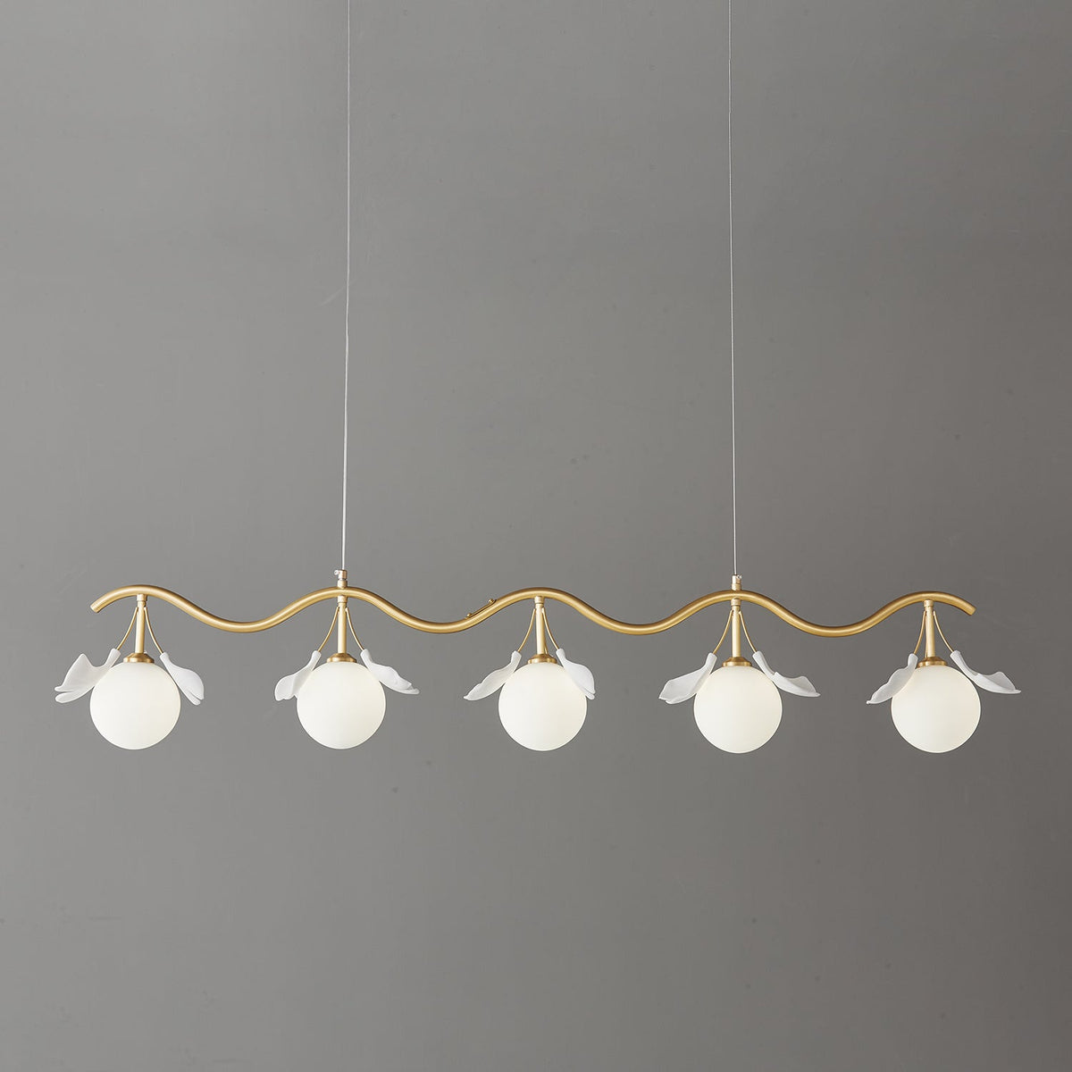 Olivia Chandelier en Céramique Florale et Laiton - Neutralighting