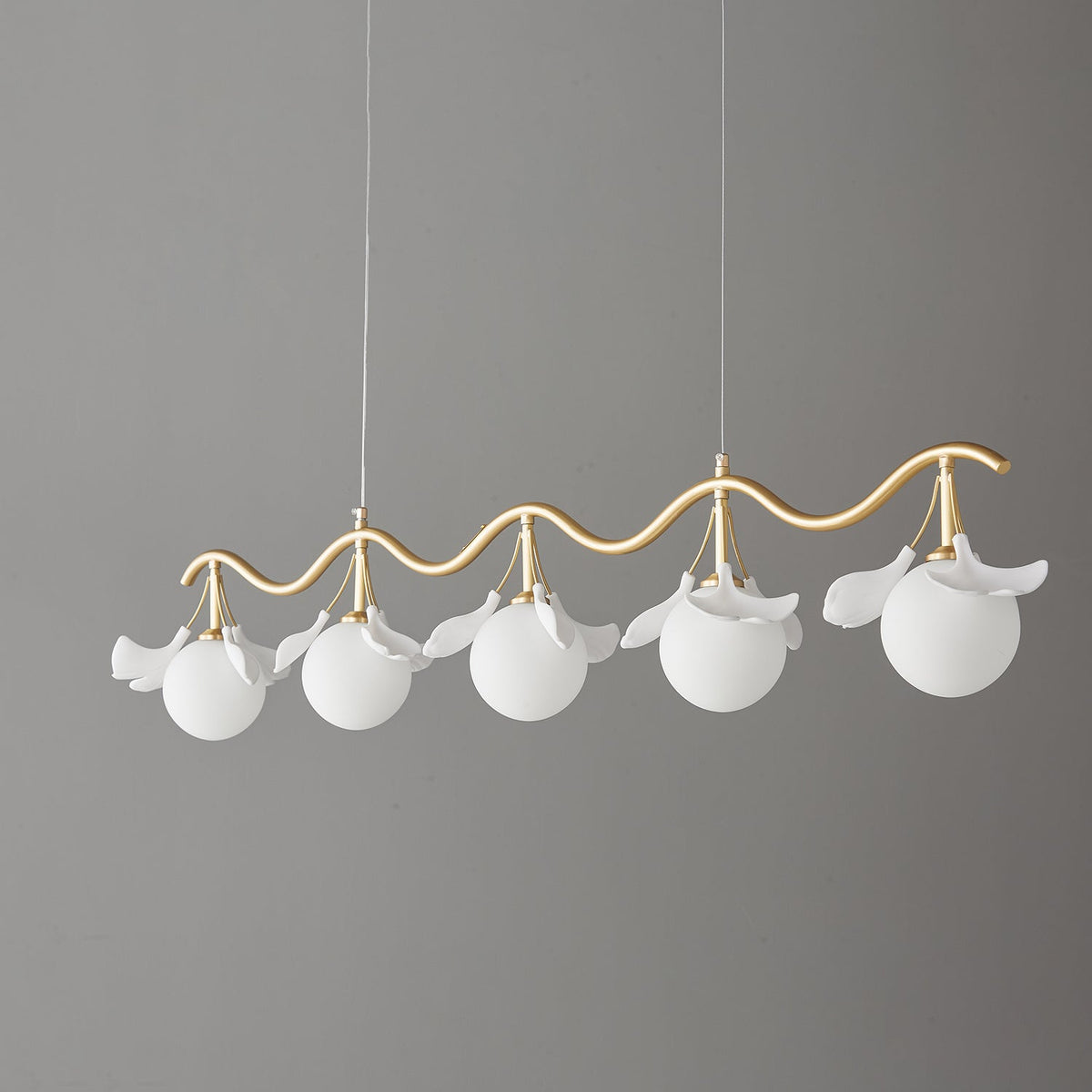 Olivia Chandelier en Céramique Florale et Laiton - Neutralighting