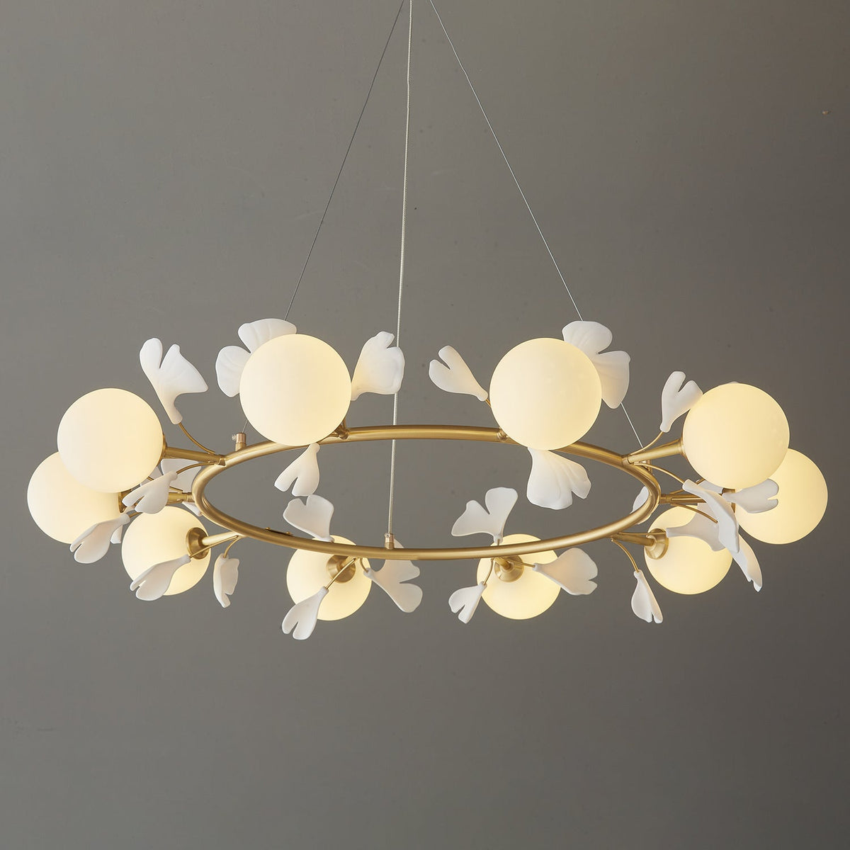Olivia Chandelier en Céramique Florale et Laiton - Neutralighting