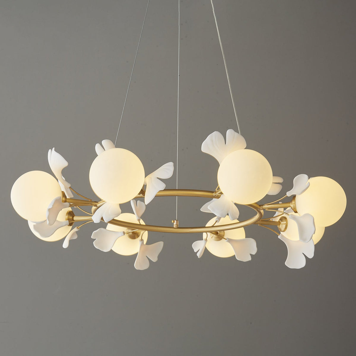 Olivia Chandelier en Céramique Florale et Laiton - Neutralighting