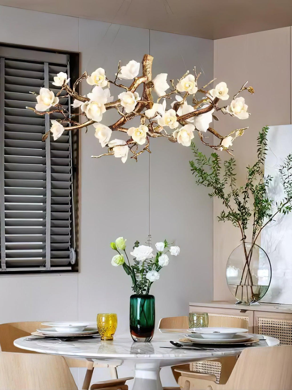 Avaros Lustre en céramique et laiton de luxe postmoderne avec branches fleuries - Neutralighting