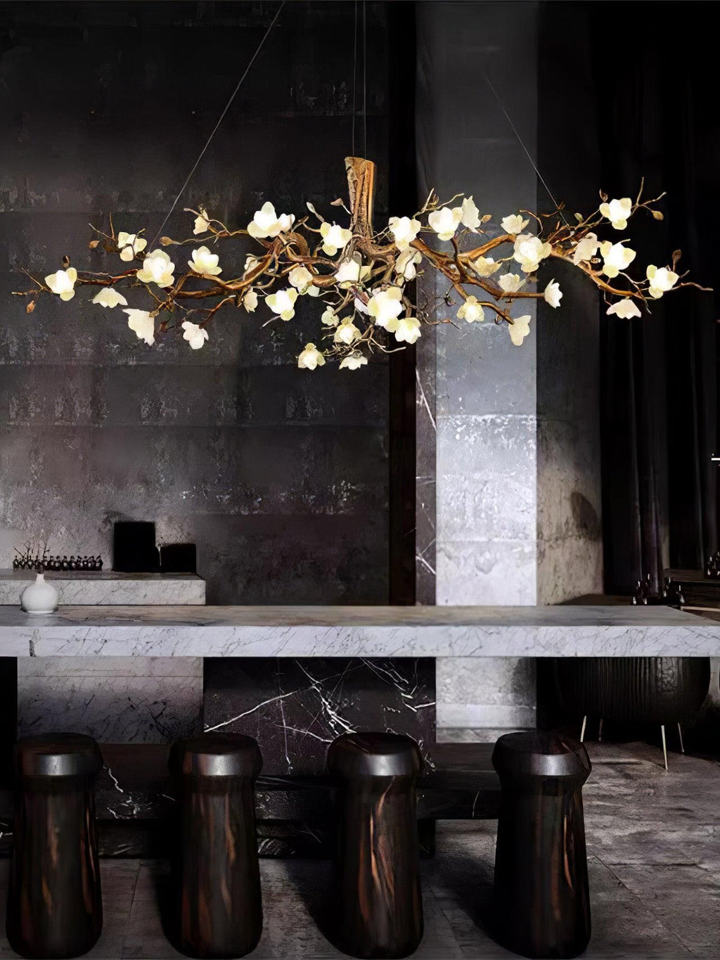 Avaros Lustre en céramique et laiton de luxe postmoderne avec branches fleuries - Neutralighting