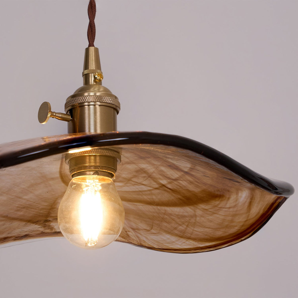 Utalira Lampe Pendante Moderne en Laiton et Verre - Neutralighting