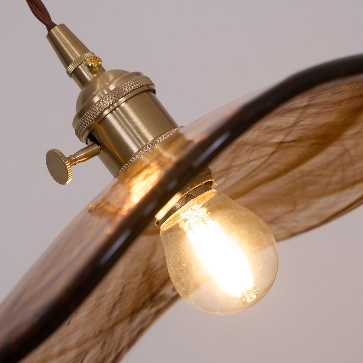 Utalira Lampe Pendante Moderne en Laiton et Verre - Neutralighting