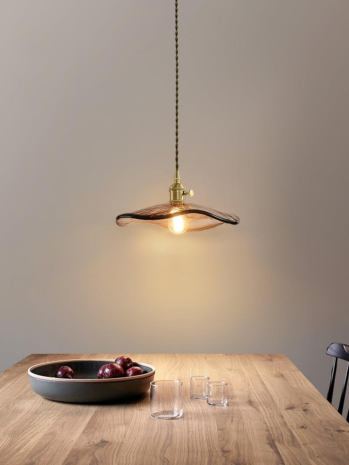Utalira Lampe Pendante Moderne en Laiton et Verre - Neutralighting