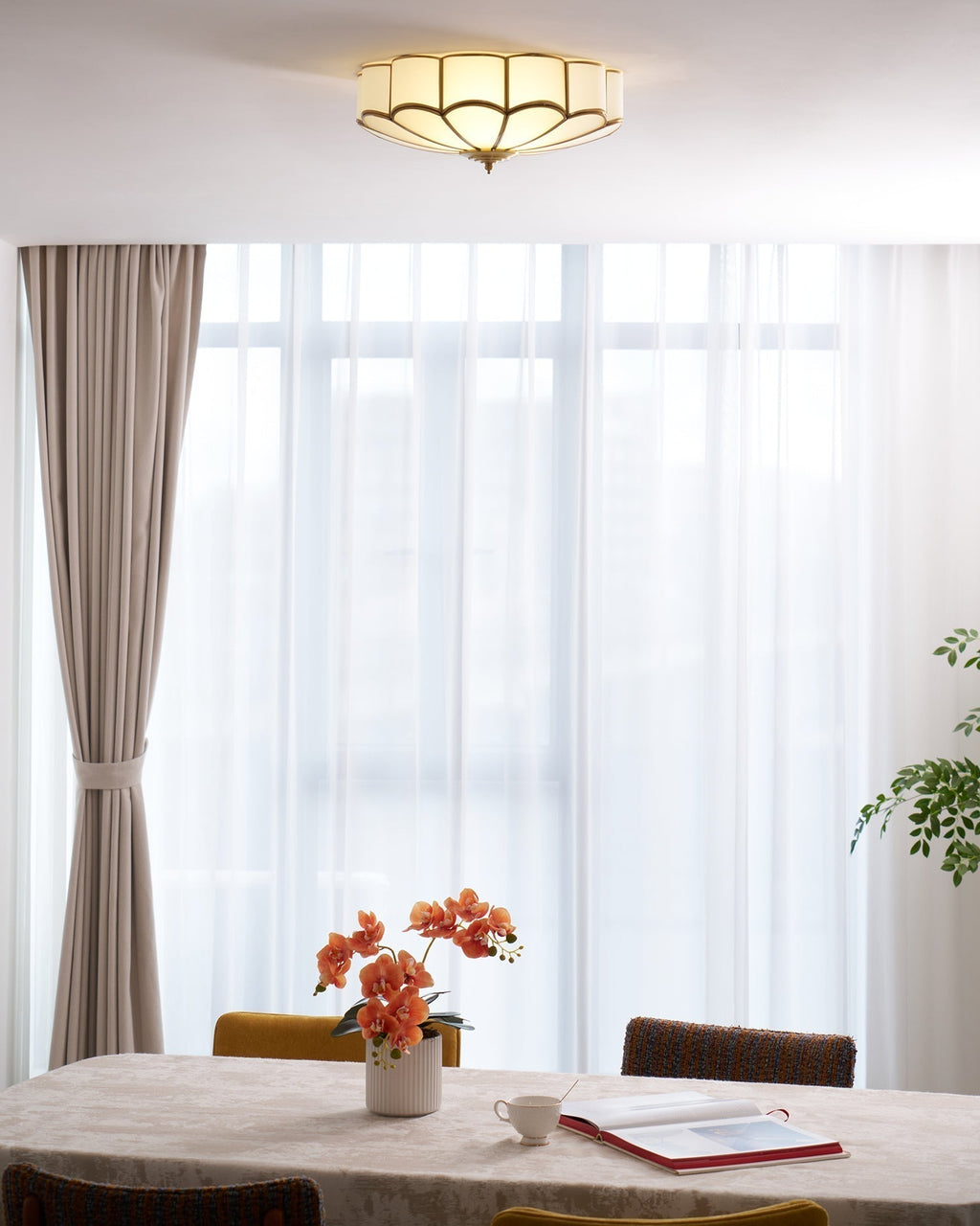 Lustra Plafonnier Forme de Fleur en Verre Laiton - Neutralighting