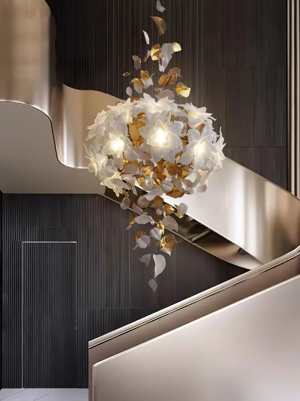 Araeos Chandelier en Laiton Fleurs Volantes et Papillons - Neutralighting