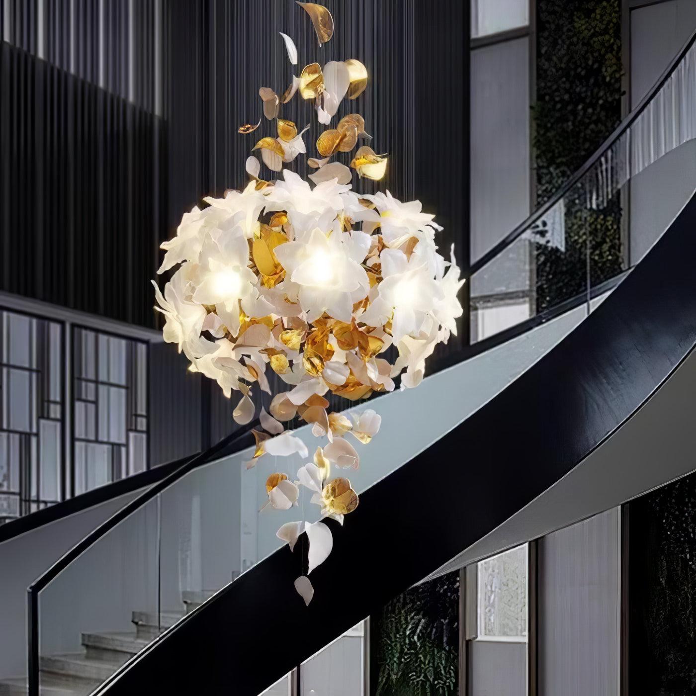 Araeos Chandelier en Laiton Fleurs Volantes et Papillons - Neutralighting