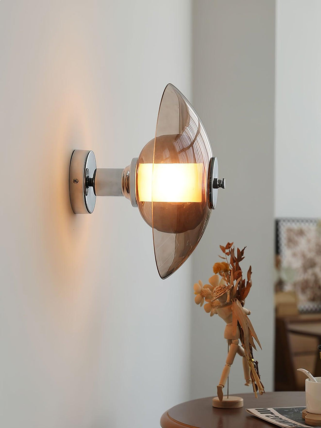 Cocarir Nordic Art Flying Saucer Plug-in Wall Light - Neutralighting