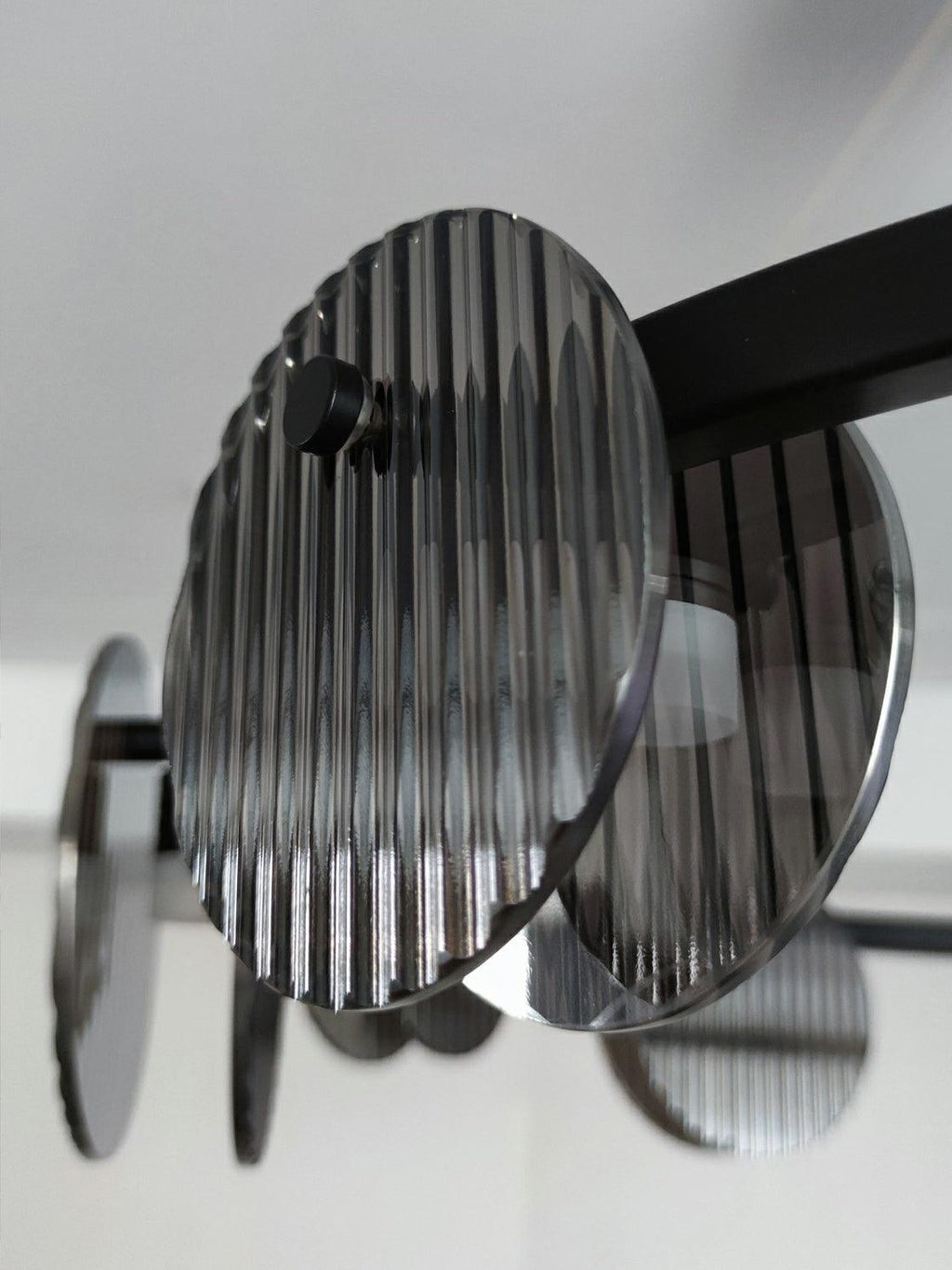 Lustra Chandelier en Verre Fumé et Noir - Neutralighting