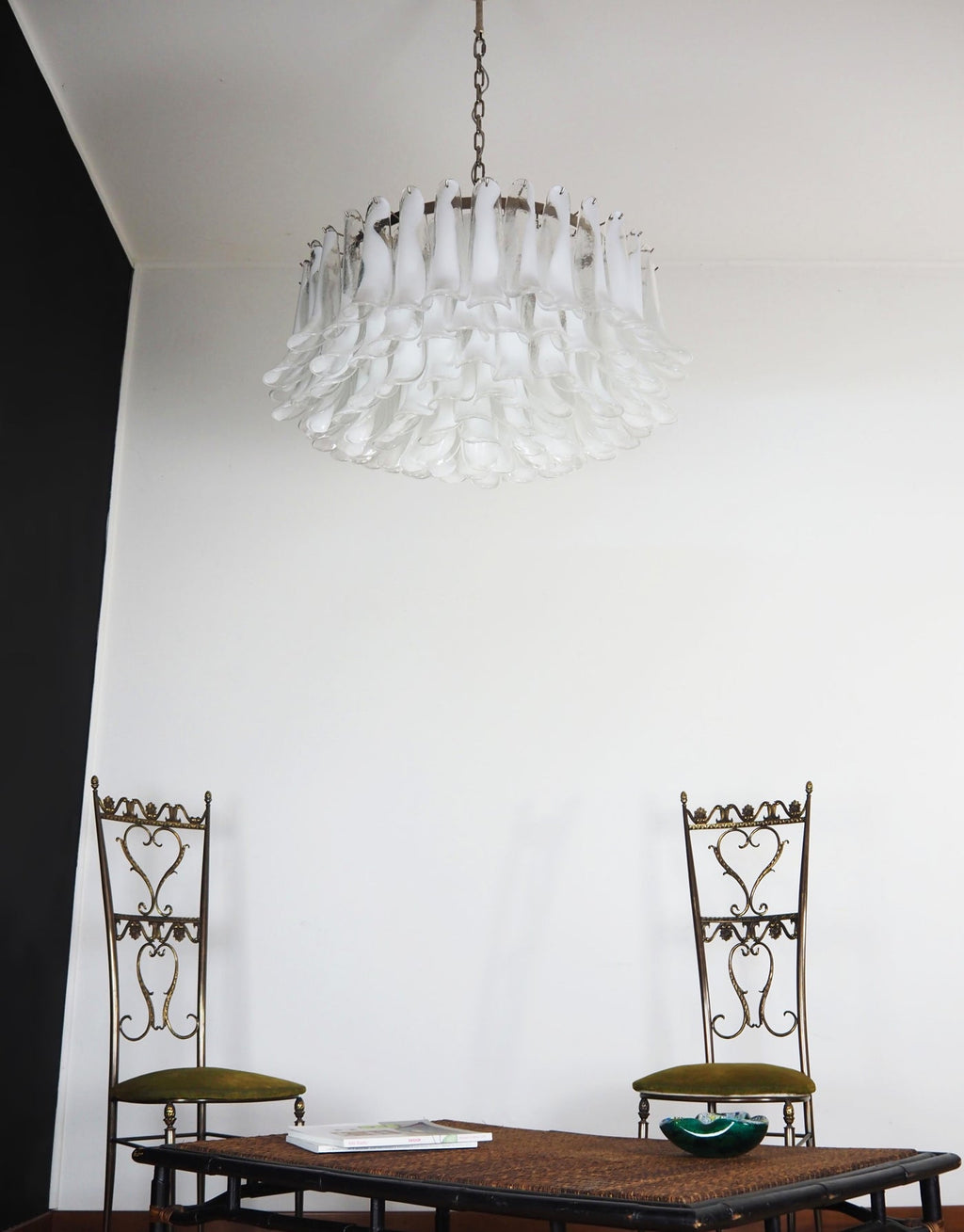 Aurora Chandelier Pétale en Verre de Murano Blanc Élégant - Neutralighting