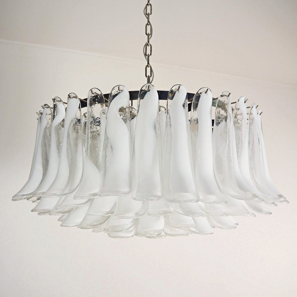 Aurora Chandelier Pétale en Verre de Murano Blanc Élégant - Neutralighting