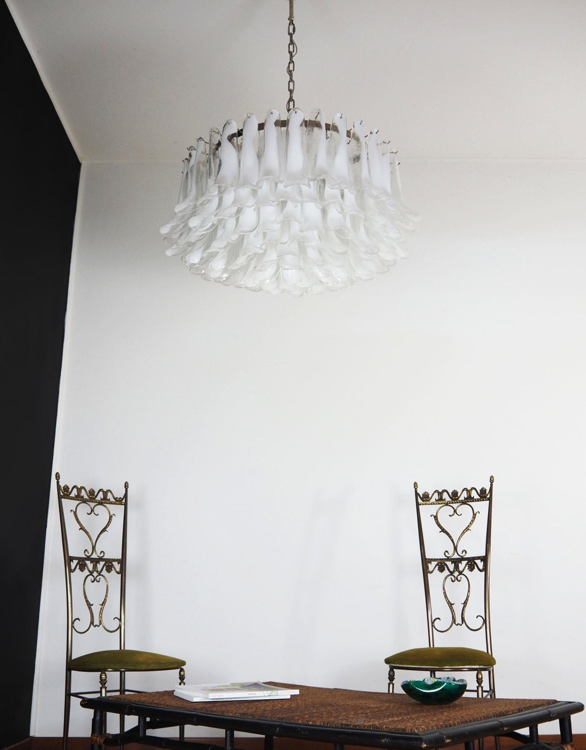 Aurora Chandelier Pétale en Verre de Murano Blanc Élégant - Neutralighting