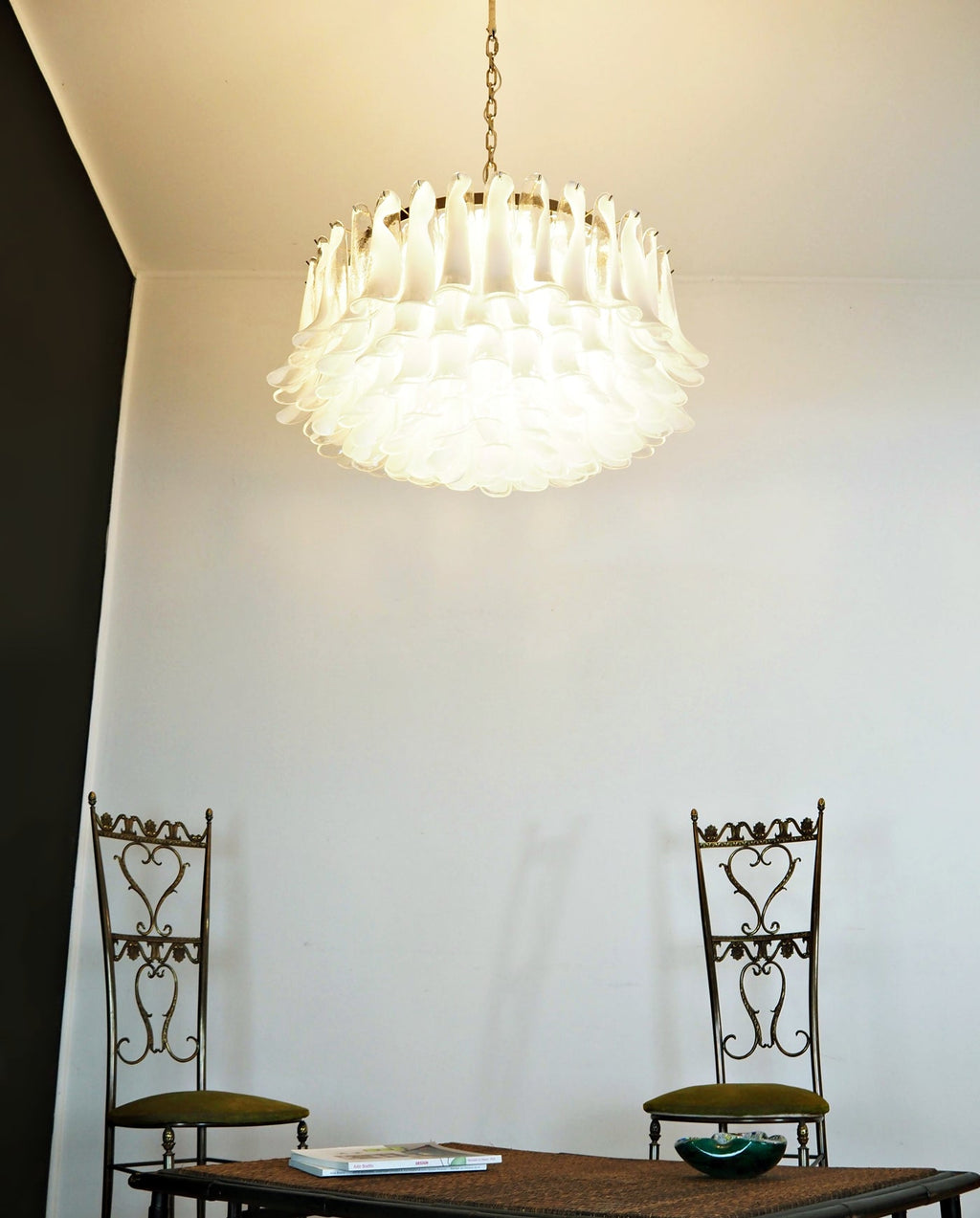Aurora Chandelier Pétale en Verre de Murano Blanc Élégant - Neutralighting