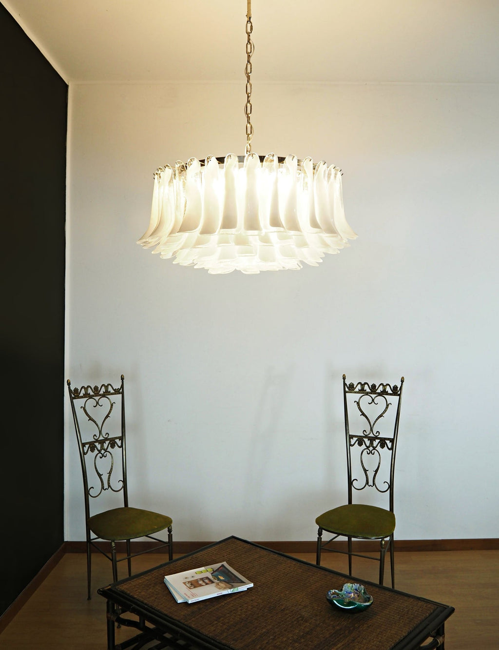 Aurora Chandelier Pétale en Verre de Murano Blanc Élégant - Neutralighting