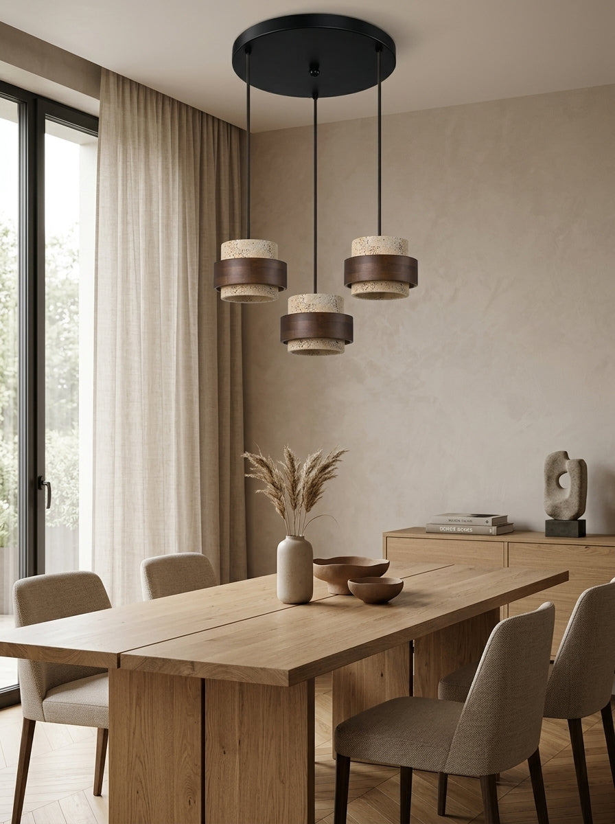 Suspension Isaline en travertin et bois — Trois lampes sur support rond. Variante : Ronde · 30 cm × H. 150 cm.