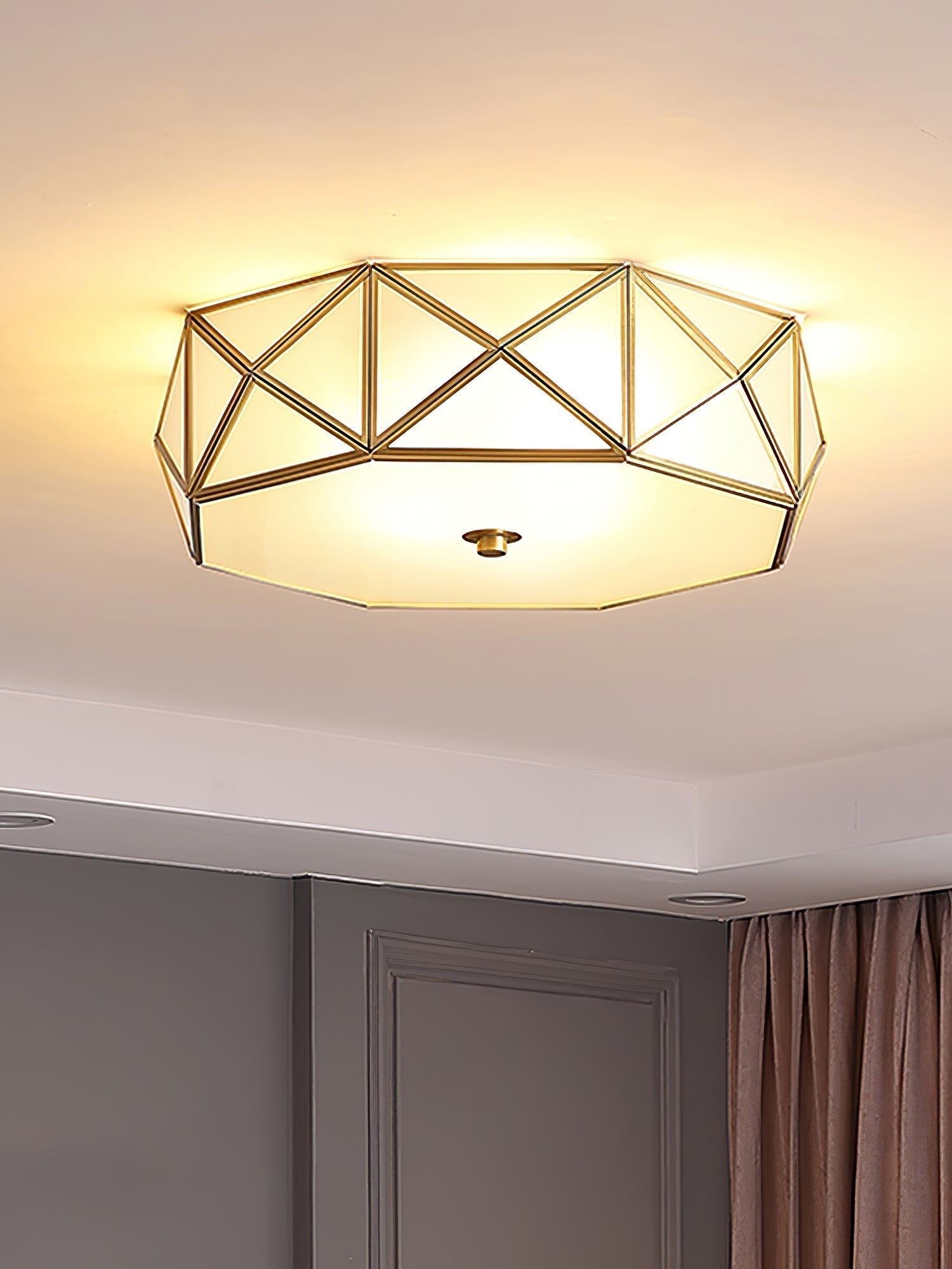 Coloreth Lampe de Plafond Géométrique en Laiton et Verre - Neutralighting