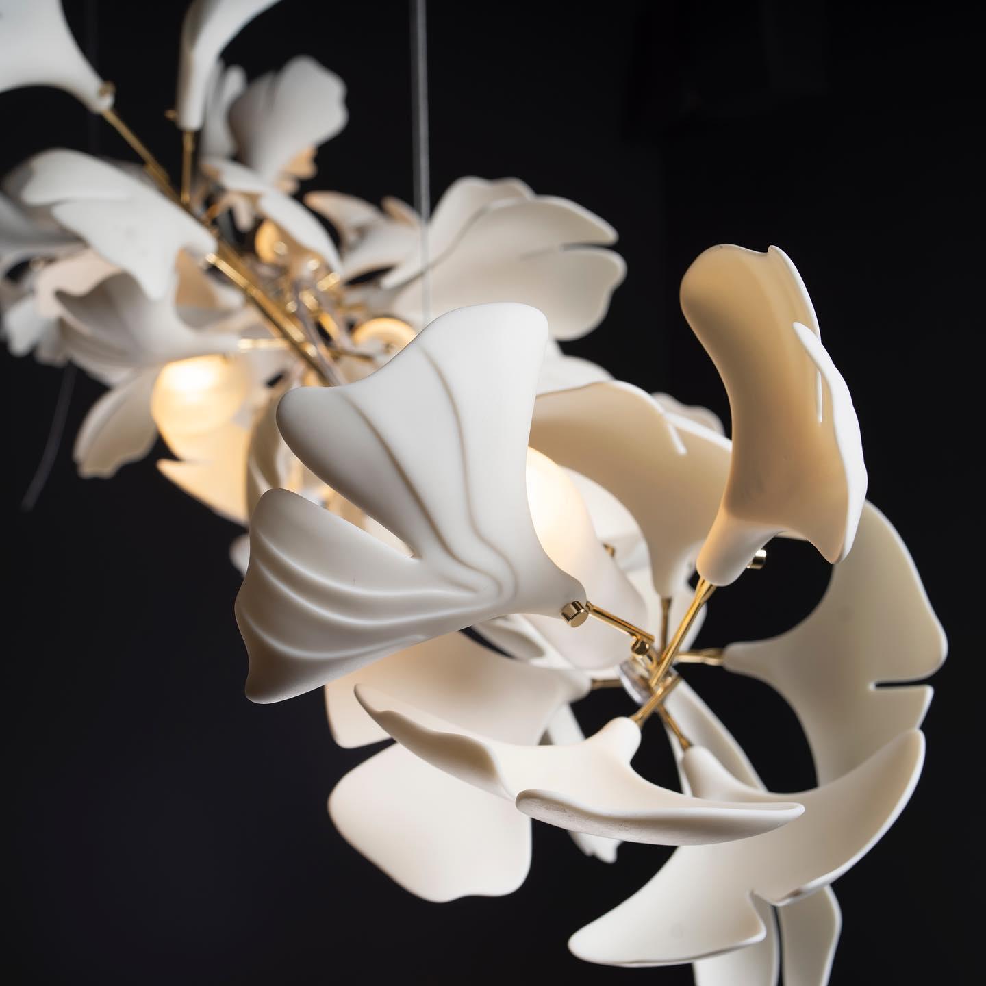 Lustra Suspension Lampe Feuilles de Gingko en Porcelaine Dorée - Neutralighting
