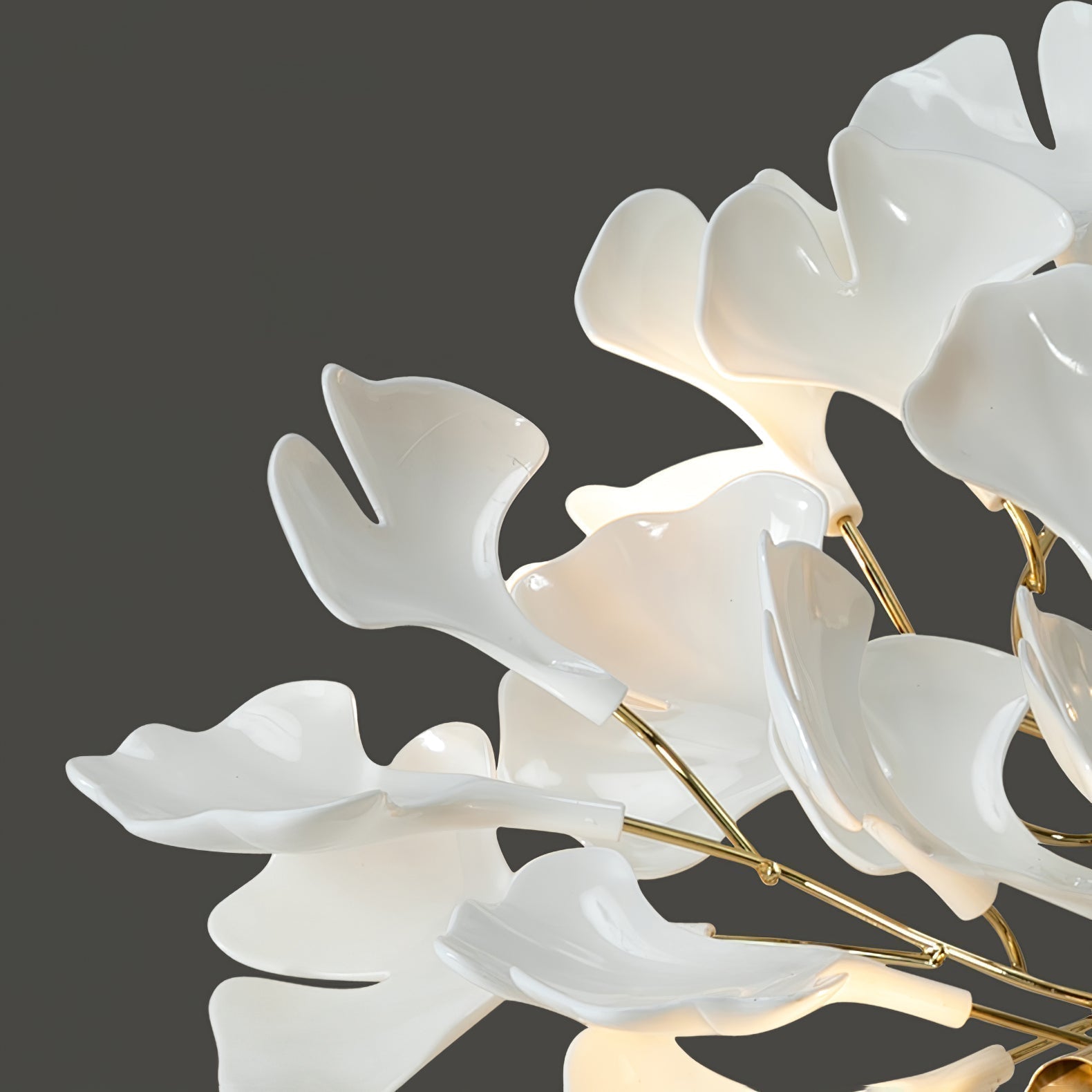 Olivia Chandelier Céramique Gingko Luxe Escalier d'Hôtel - Neutralighting