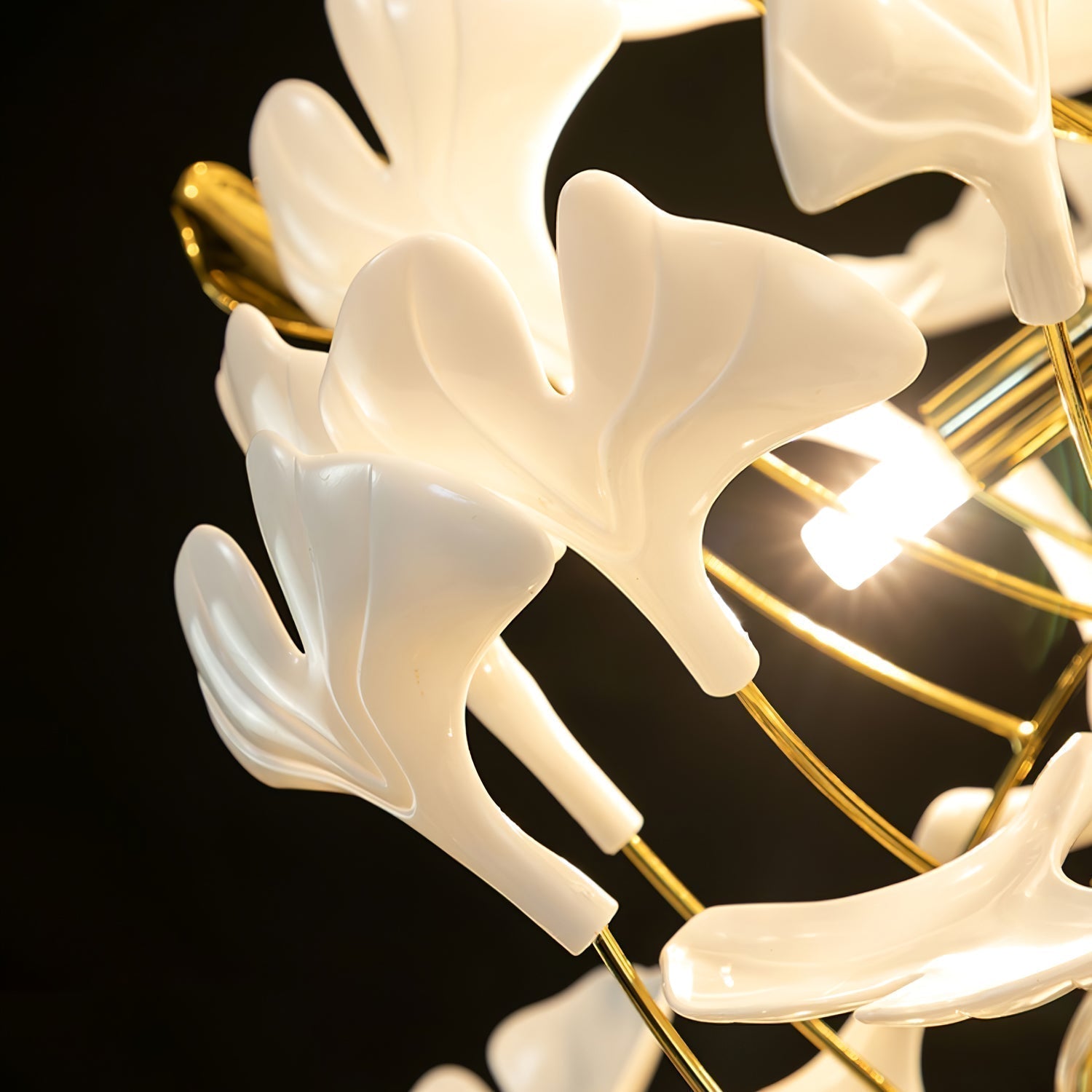Olivia Chandelier Céramique Gingko Luxe Escalier d'Hôtel - Neutralighting