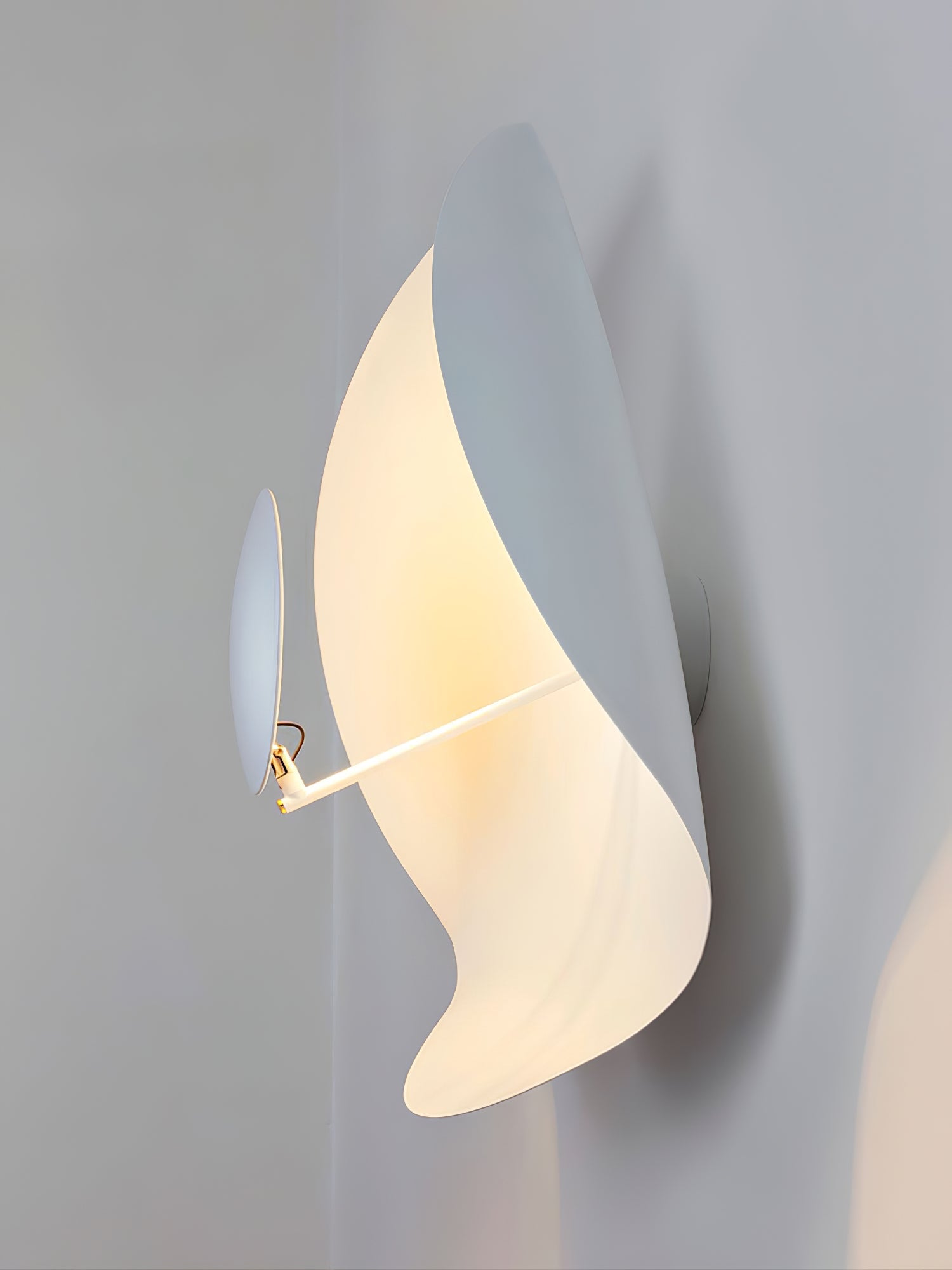 Solara Plafonnier Abat-jour Courbé et Intérieur Doré - Neutralighting