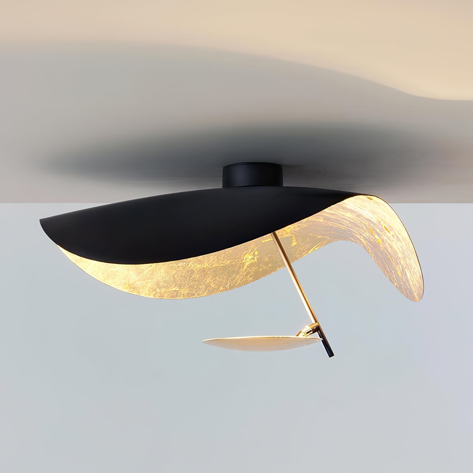 Solara Plafonnier Abat-jour Courbé et Intérieur Doré - Neutralighting