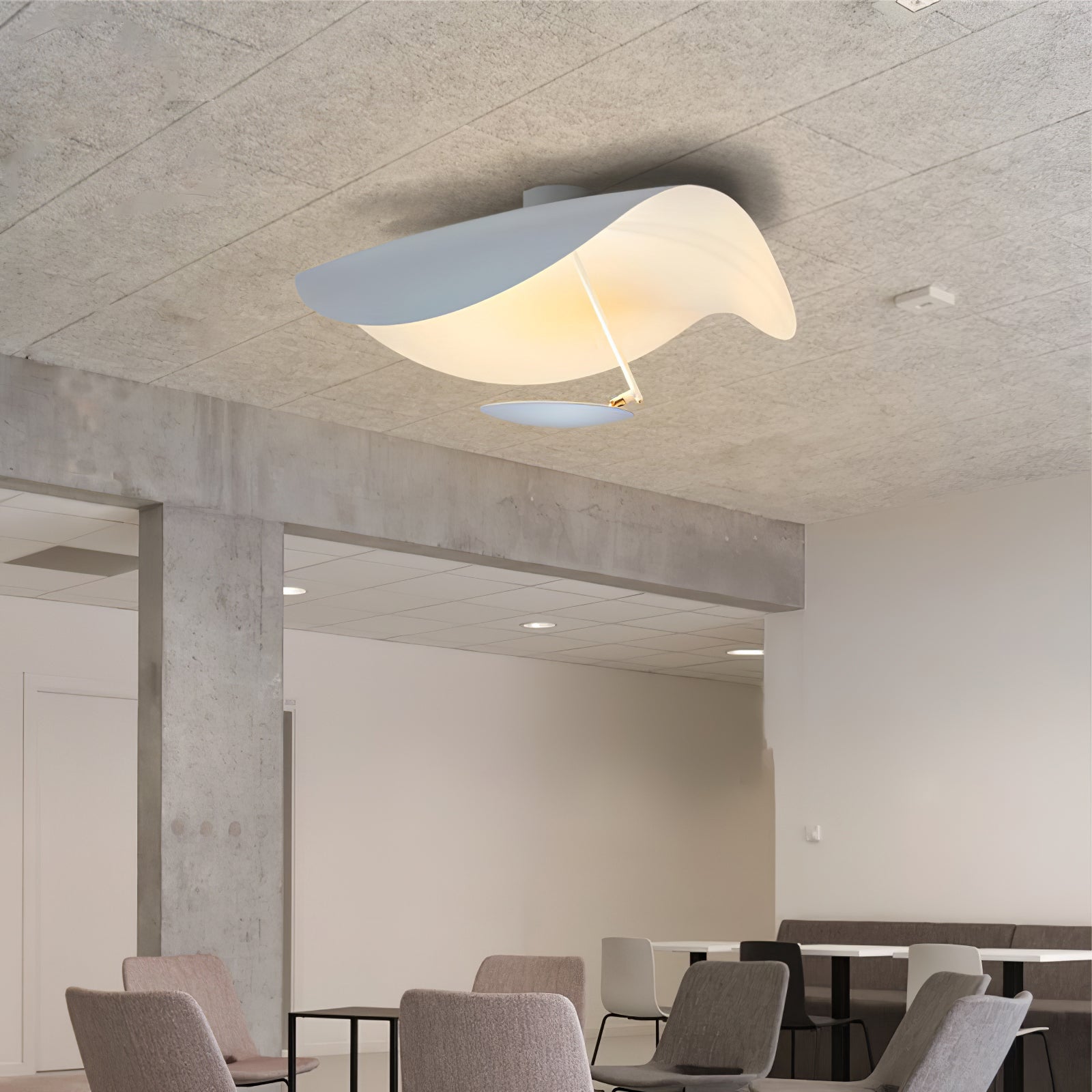 Solara Plafonnier Abat-jour Courbé et Intérieur Doré - Neutralighting