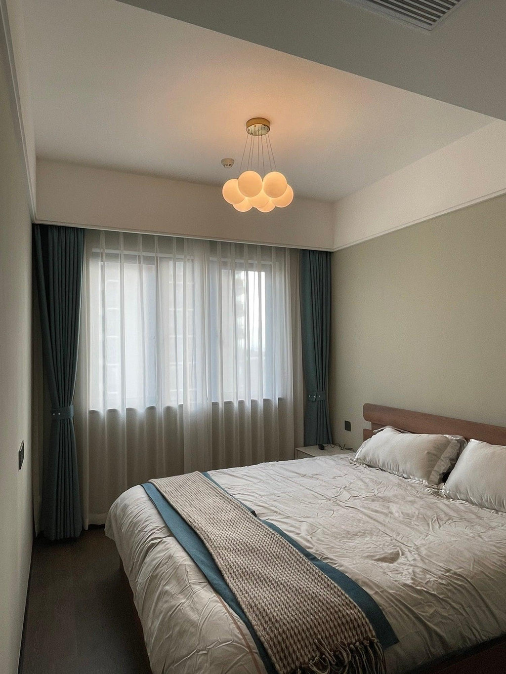 Lustra Chandelier en Verre avec Guirlande en Verre Dépoli - Neutralighting