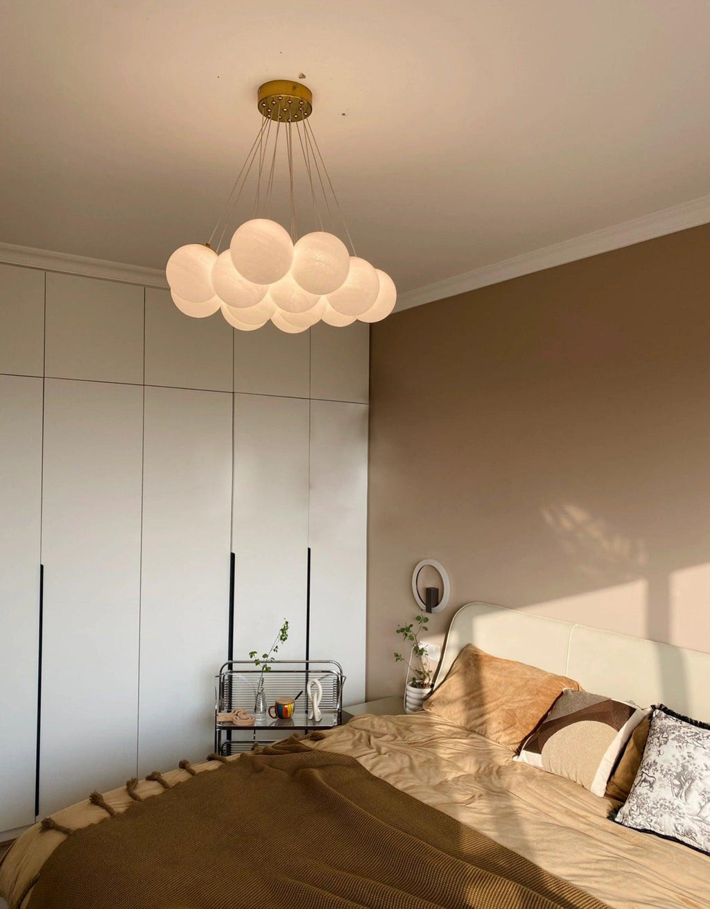 Lustra Chandelier en Verre avec Guirlande en Verre Dépoli - Neutralighting
