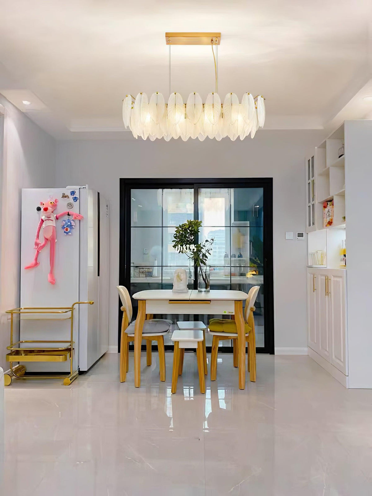 Lustra Chandelier en Plumes et Verre Givré Superposé - Neutralighting