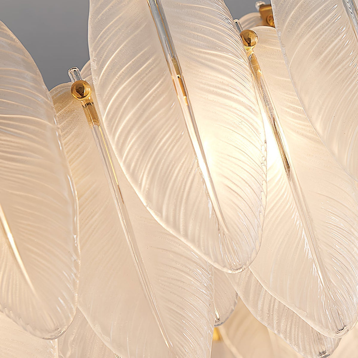 Lustra Chandelier en Plumes et Verre Givré Superposé - Neutralighting