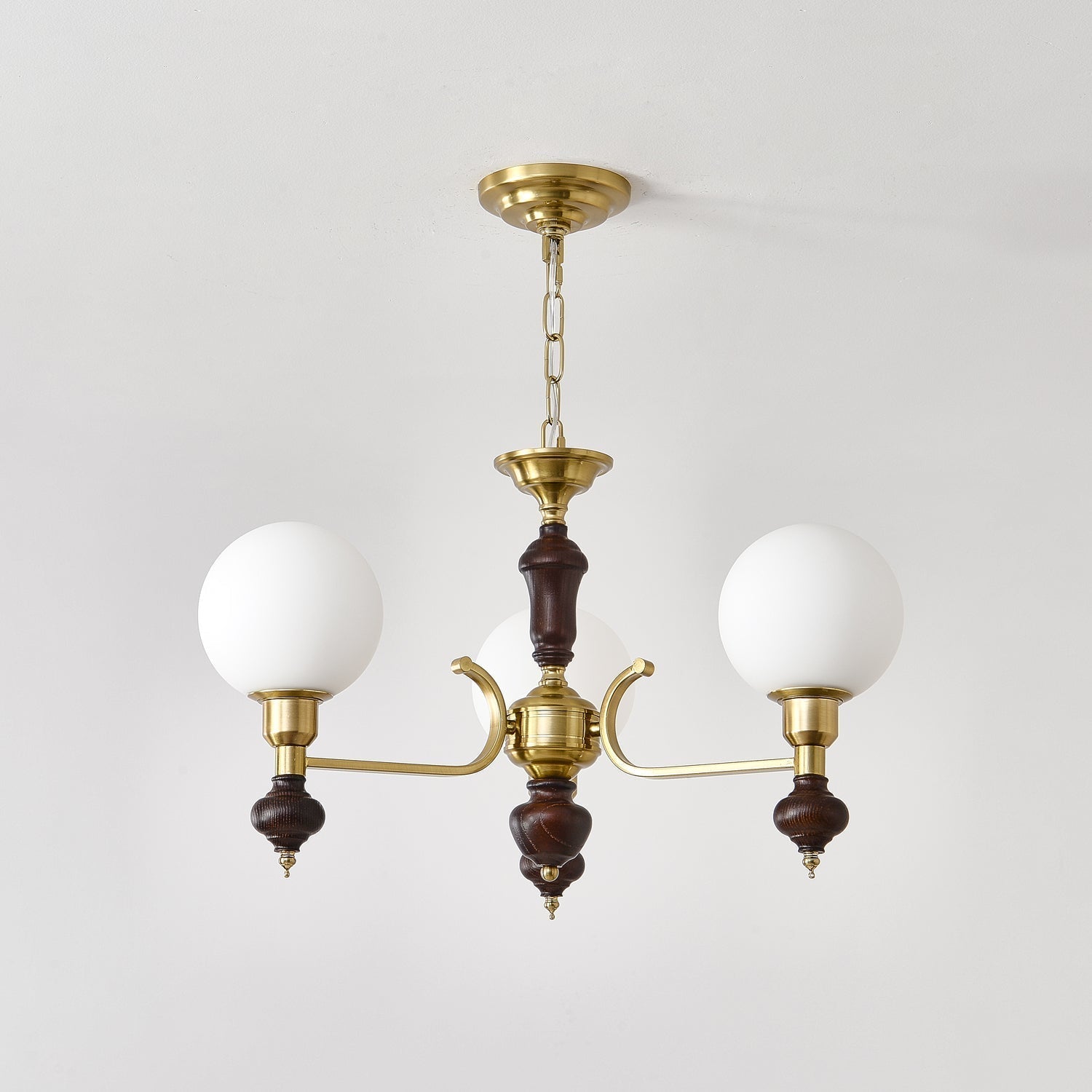 Lustra Chandelier Bois Laiton Globe Orb - Neutralighting