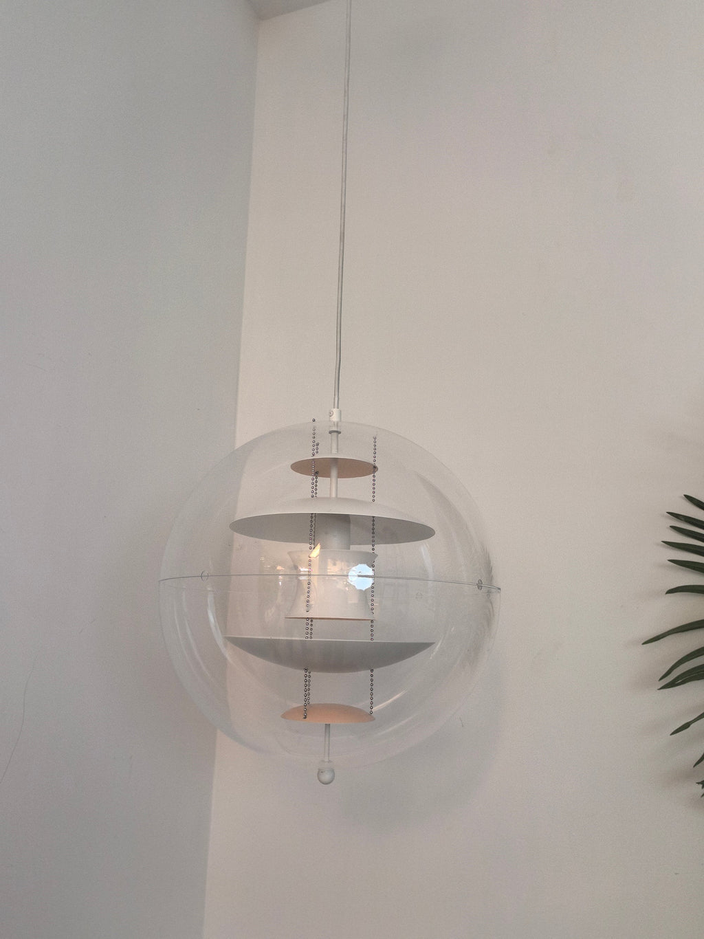 Orlaeen Lampe suspendue Globe en métal et acrylique à créativité individuelle - Neutralighting