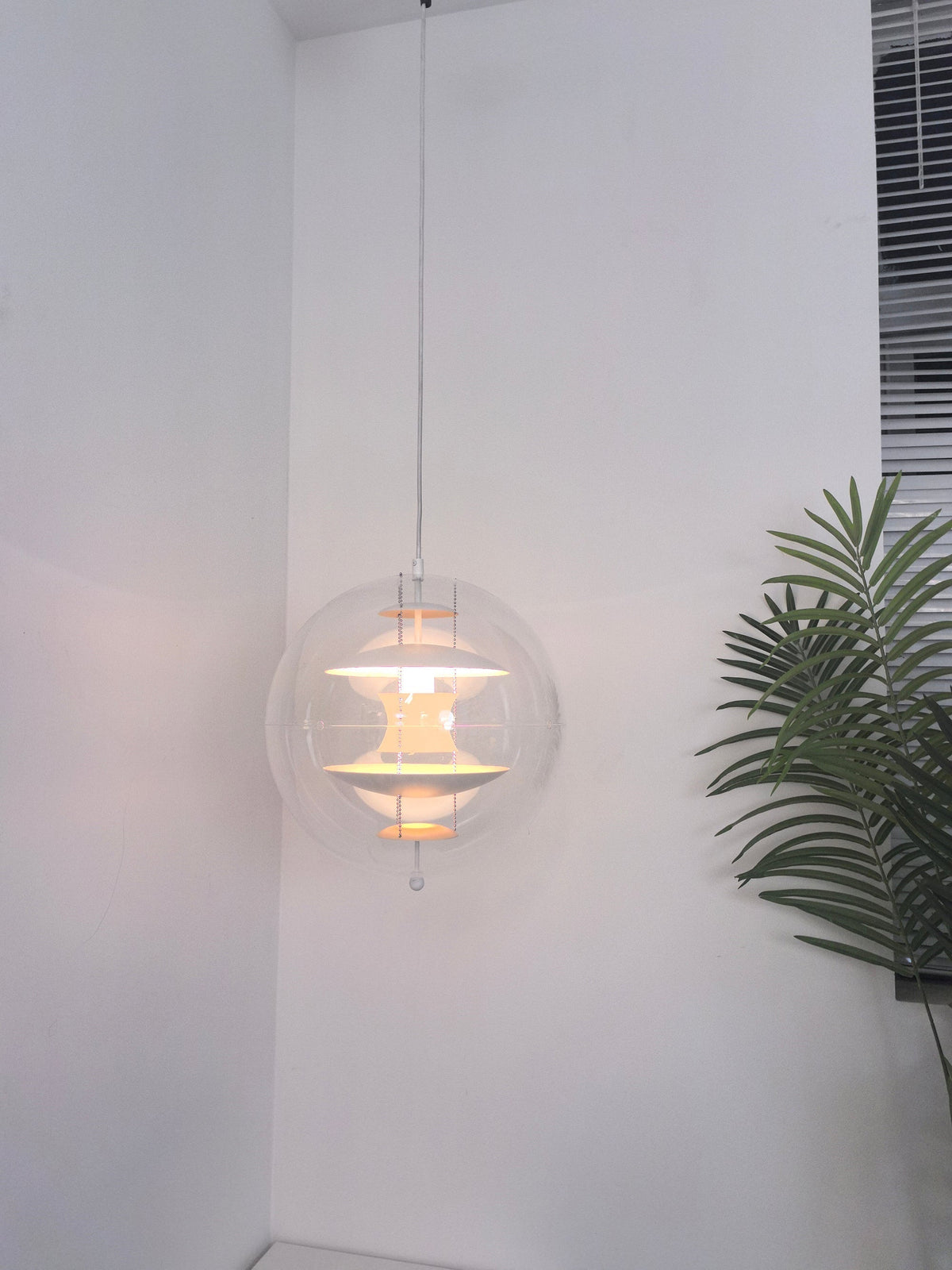 Orlaeen Lampe suspendue Globe en métal et acrylique à créativité individuelle - Neutralighting