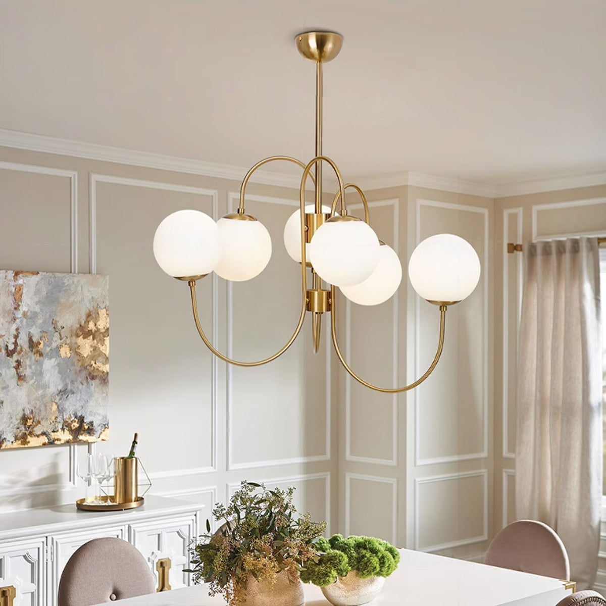 Lustra Chandelier en Laiton avec Globe et Bras Courbés - Neutralighting
