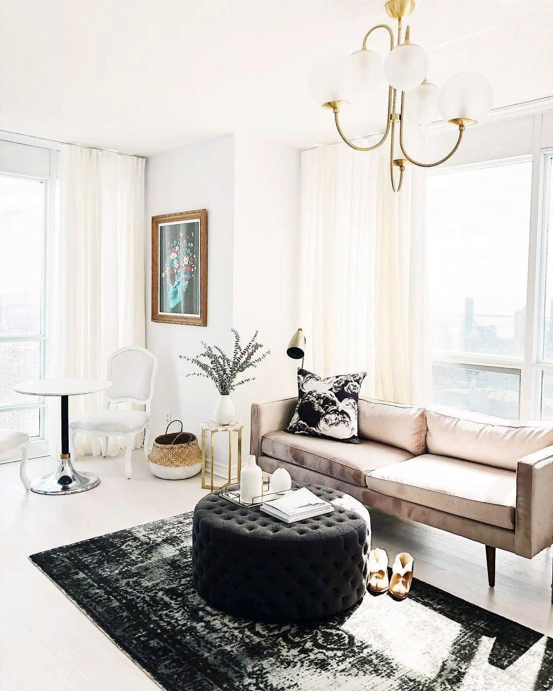 Lustra Chandelier en Laiton avec Globe et Bras Courbés - Neutralighting