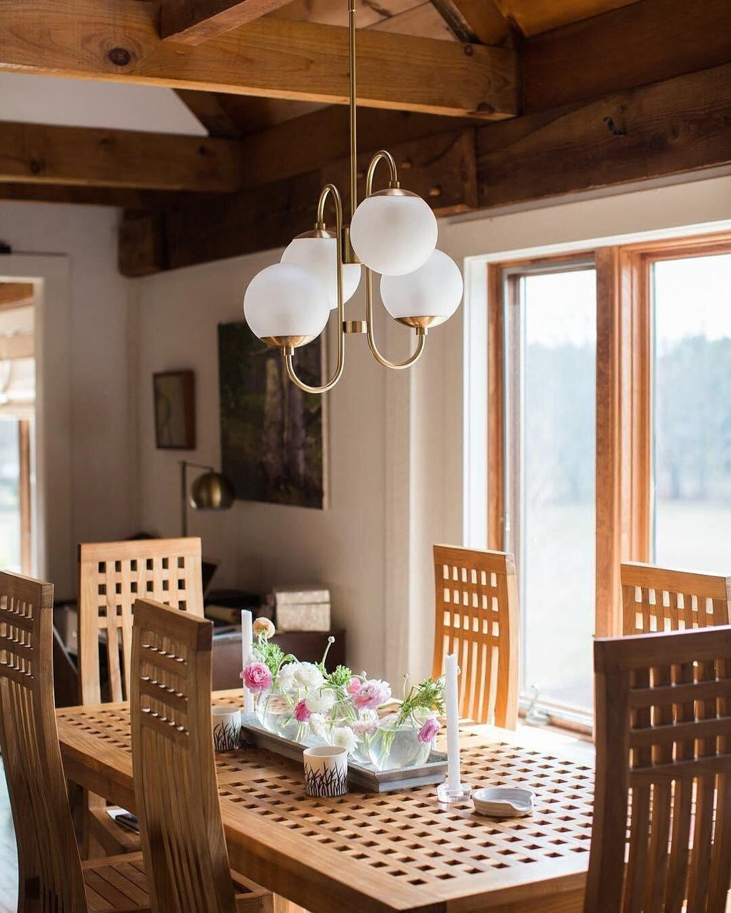 Lustra Chandelier en Laiton avec Globe et Bras Courbés - Neutralighting