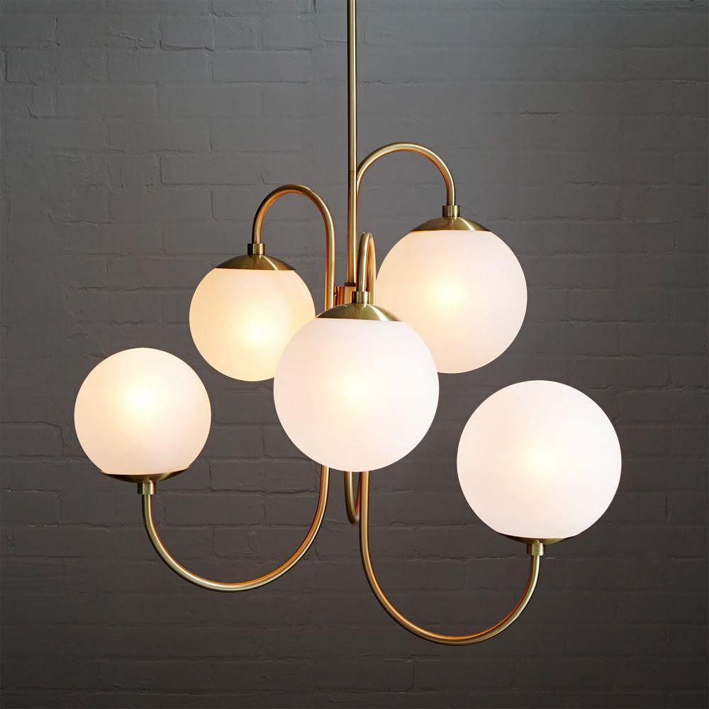 Lustra Chandelier en Laiton avec Globe et Bras Courbés - Neutralighting