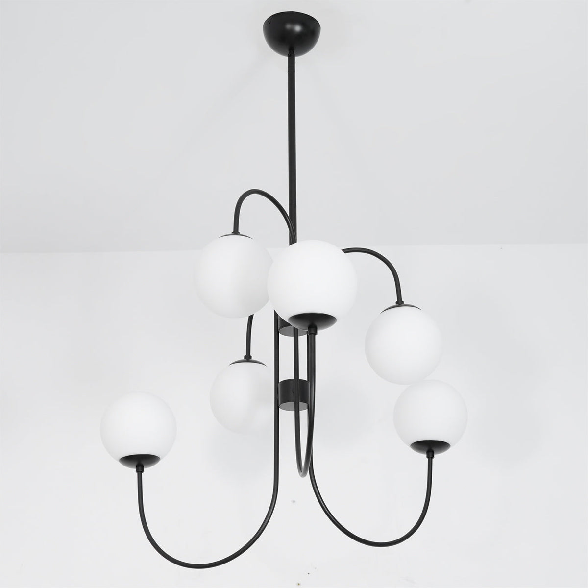 Lustra Chandelier en Laiton avec Globe et Bras Courbés - Neutralighting