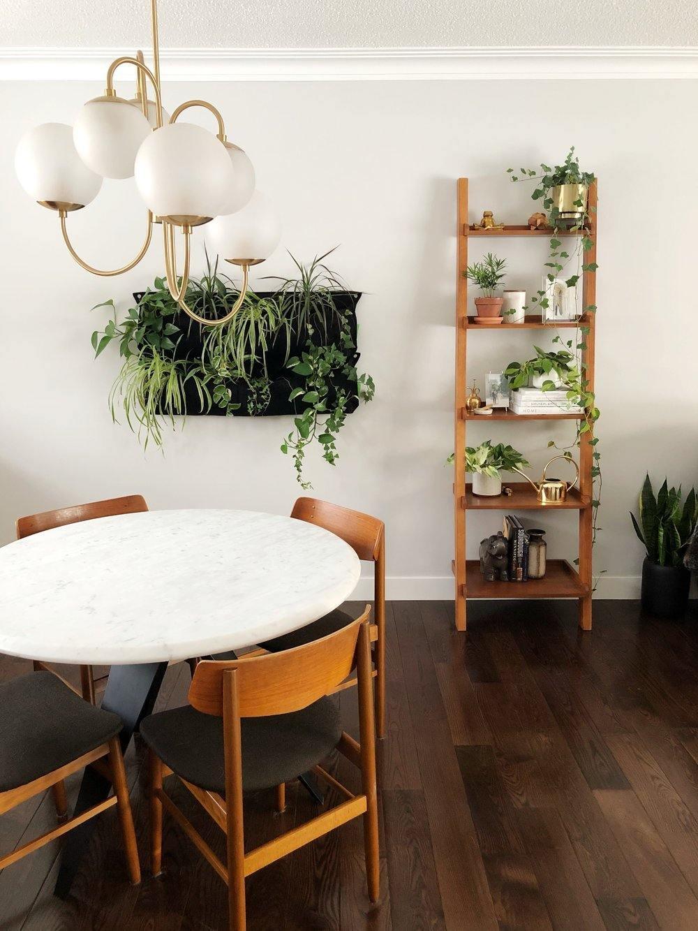 Lustra Chandelier en Laiton avec Globe et Bras Courbés - Neutralighting