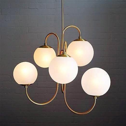 Lustra Chandelier en Laiton avec Globe et Bras Courbés - Neutralighting