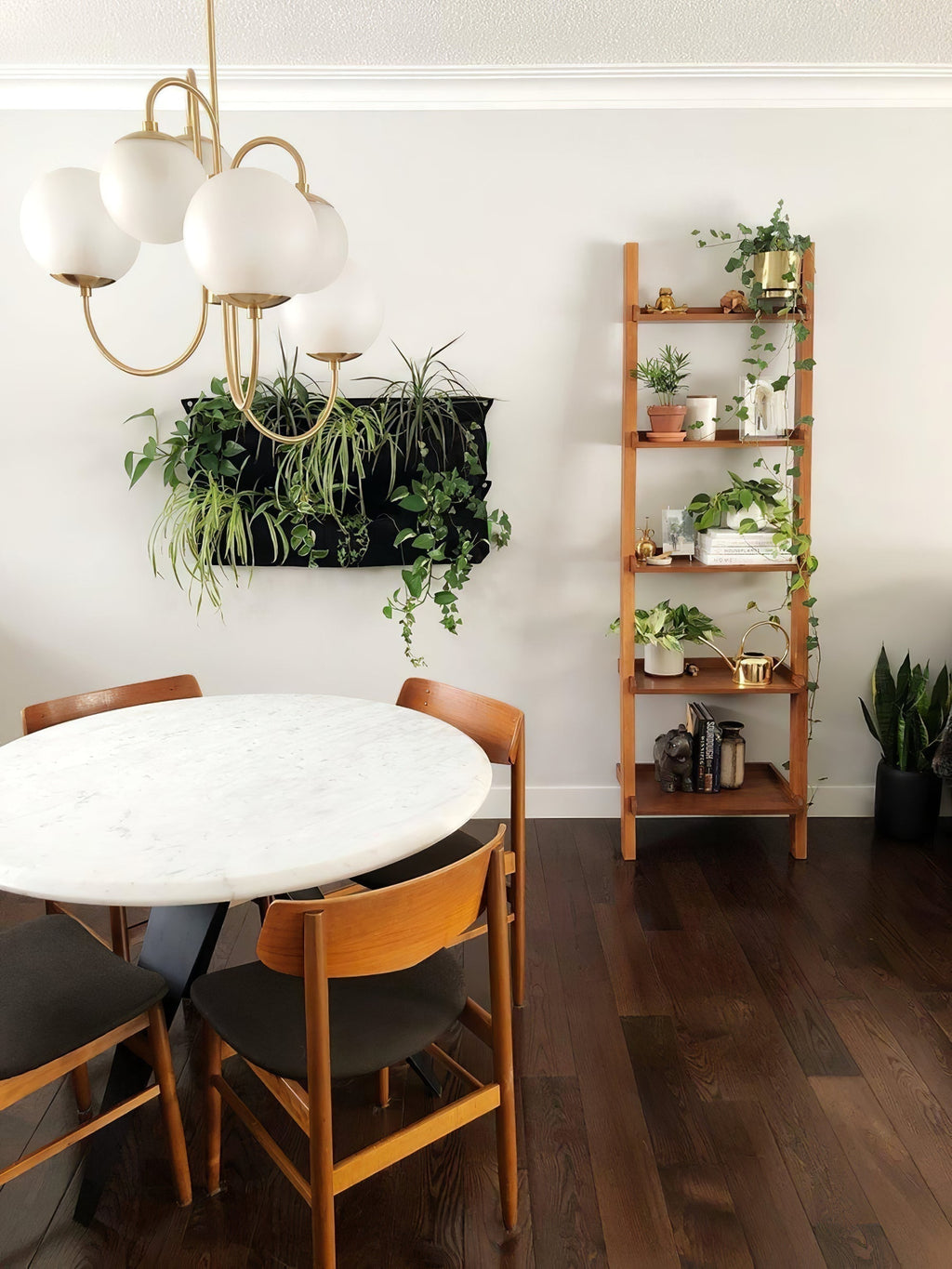 Lustra Chandelier en Laiton avec Globe et Bras Courbés - Neutralighting