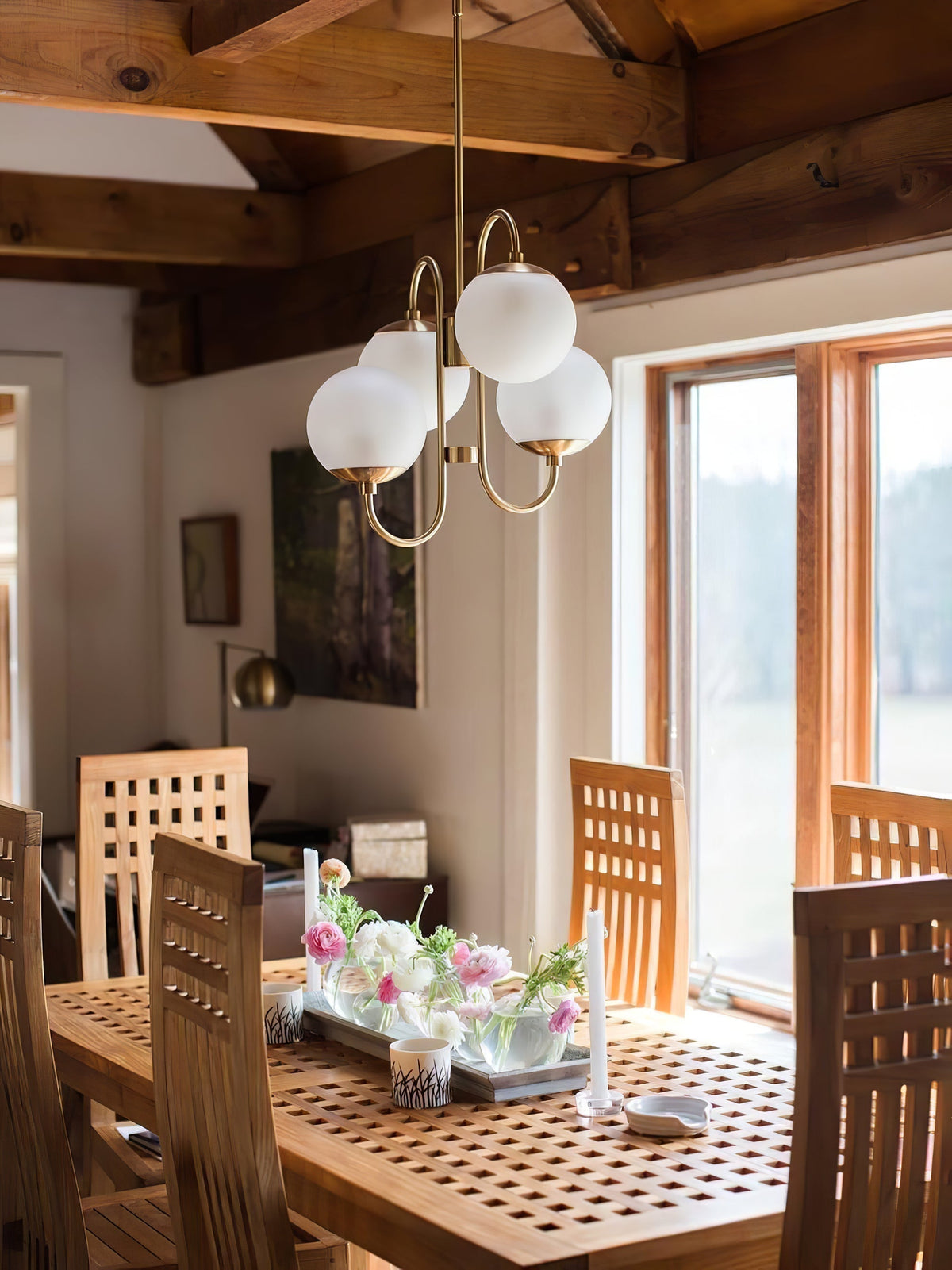 Lustra Chandelier en Laiton avec Globe et Bras Courbés - Neutralighting
