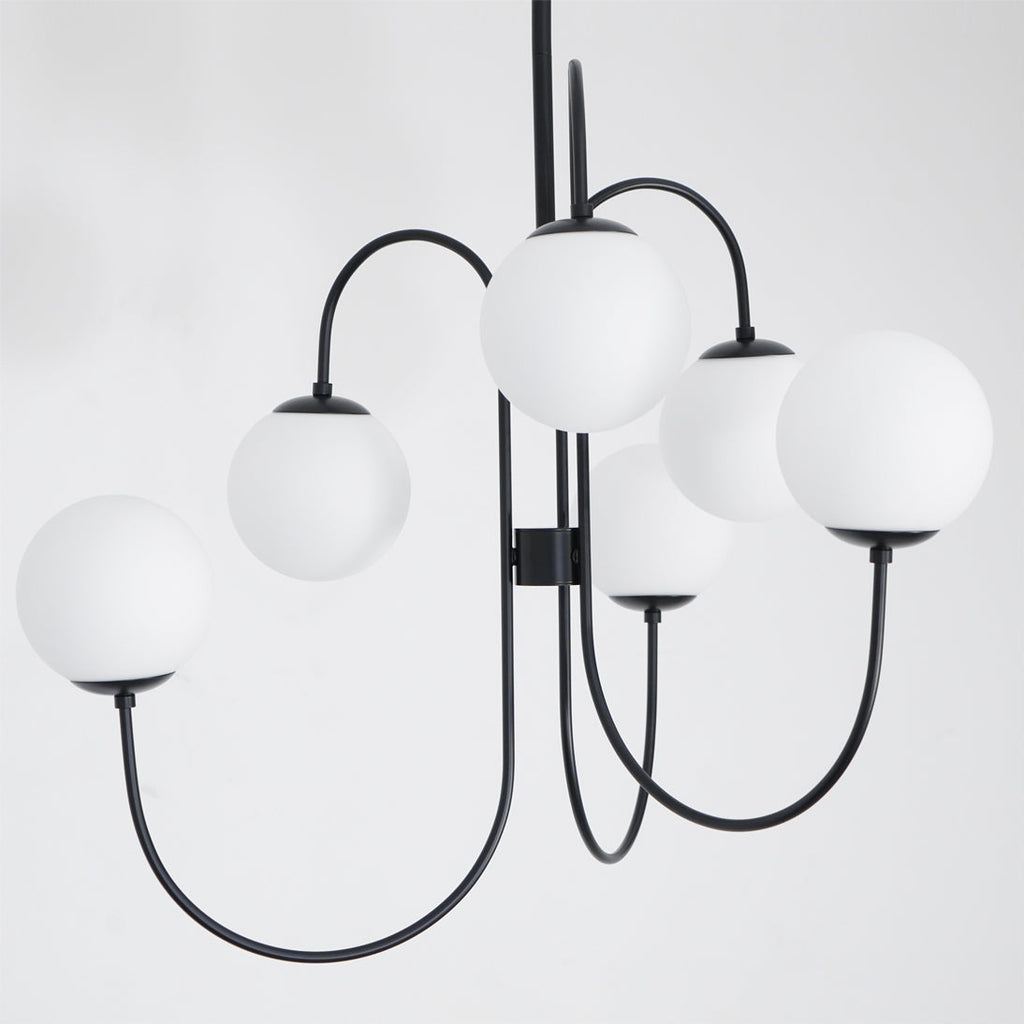 Lustra Chandelier en Laiton avec Globe et Bras Courbés - Neutralighting