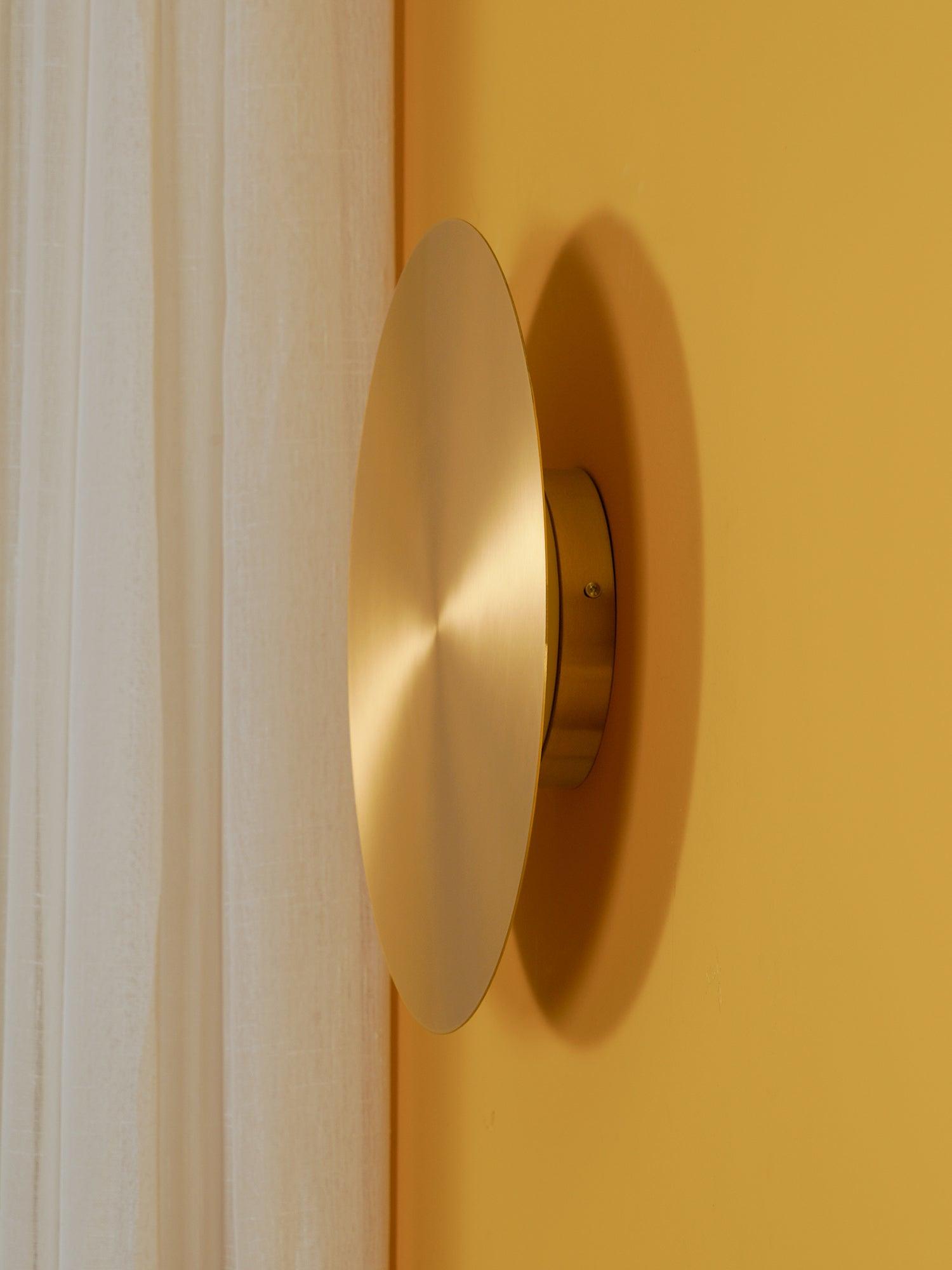 Tivral Lampe Murale Minimaliste en Laiton - Neutralighting