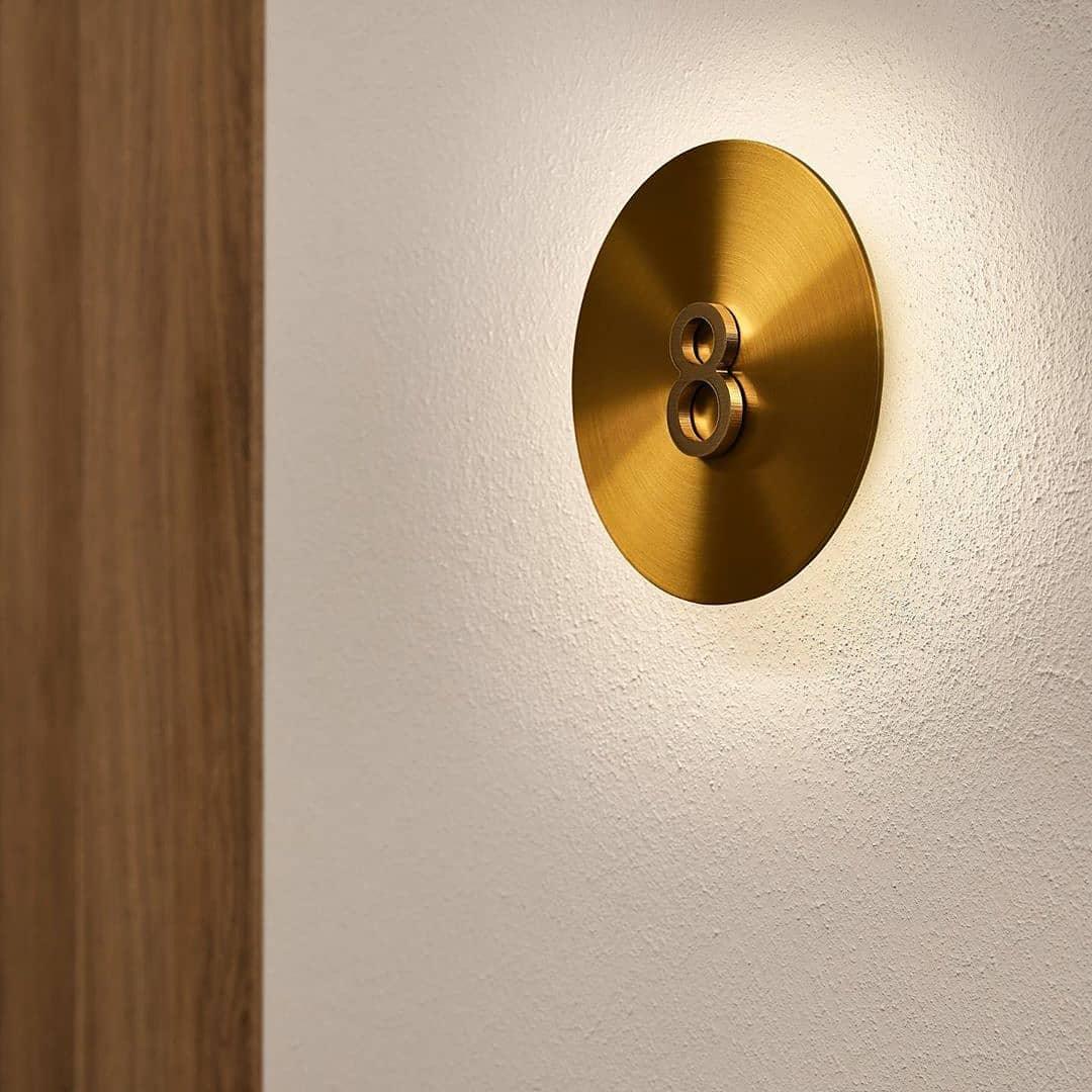 Tivral Lampe Murale Minimaliste en Laiton - Neutralighting