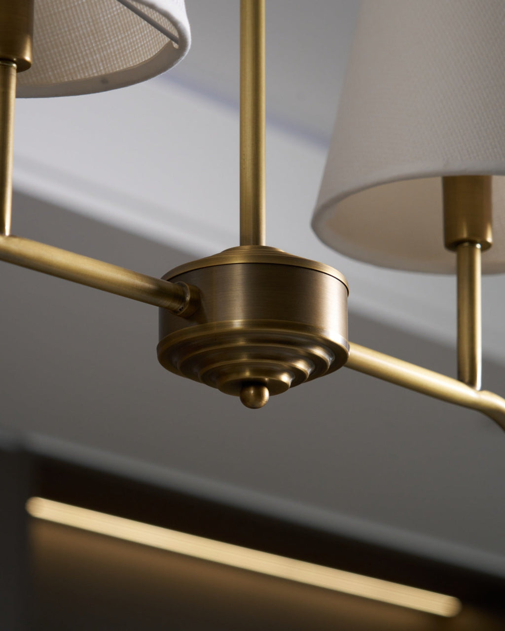 Lustra Chandelier Laiton Courbé Beige Linéaire - Neutralighting